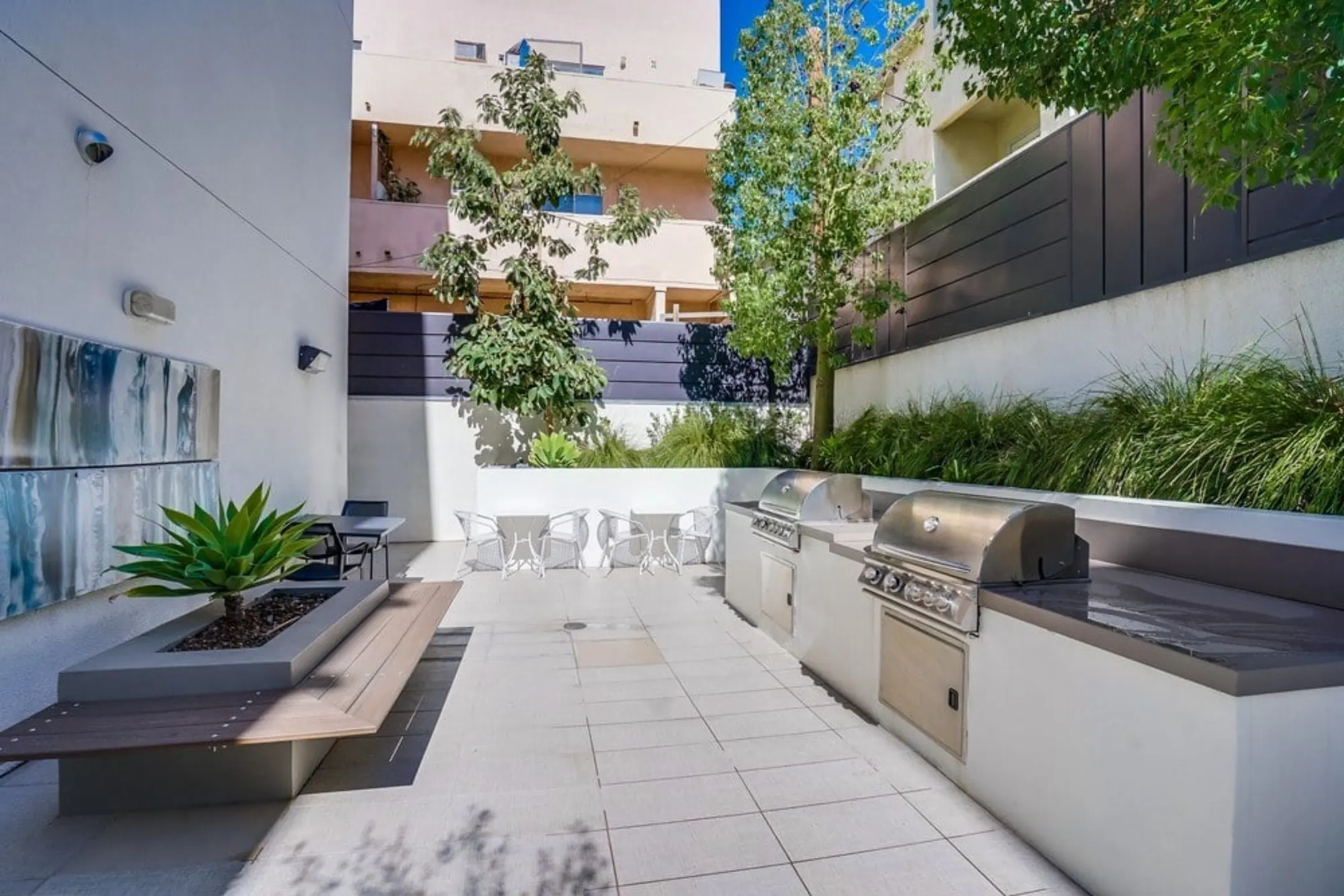 Patio / Deck - Vues on Gordon - Hollywood, CA