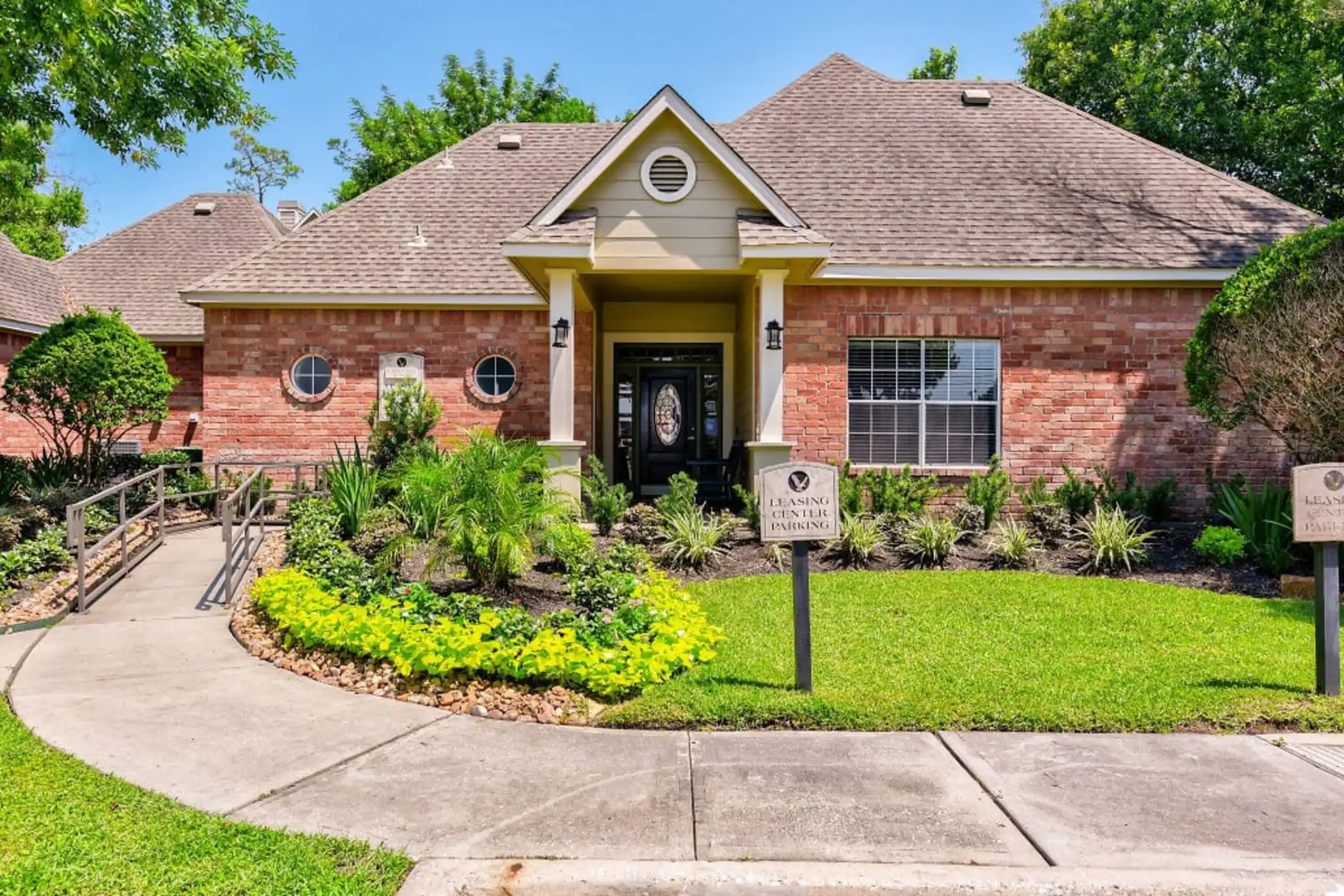 Building - Eagle Crest Apartments - Humble, TX