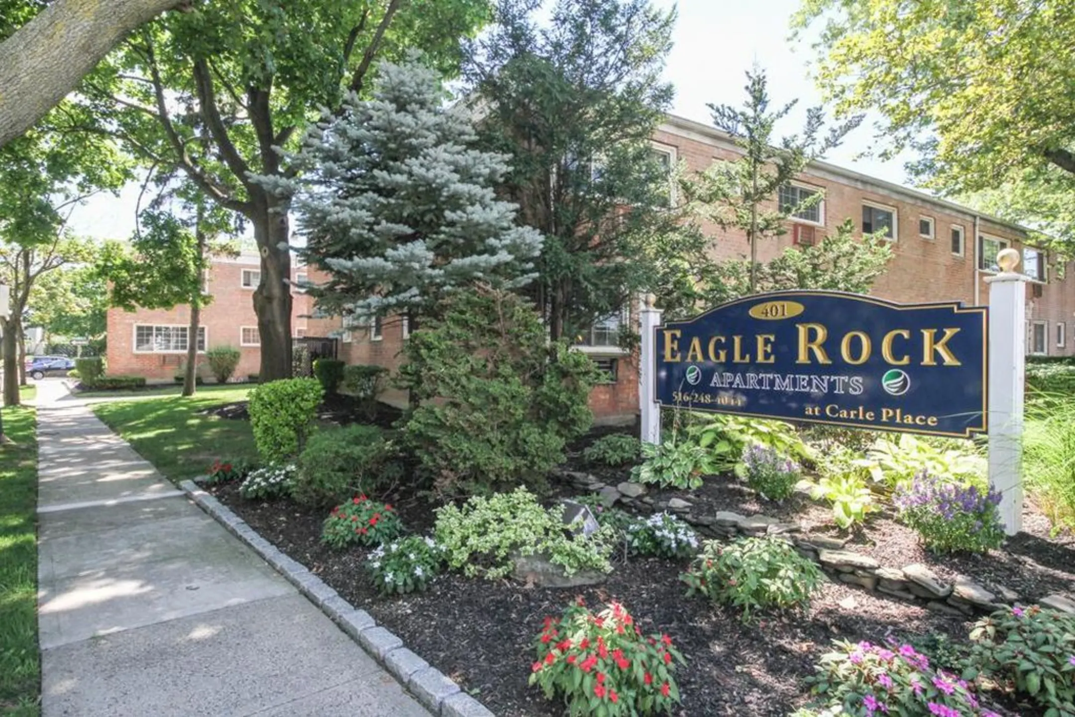 Community Signage - Eagle Rock Apartments At Carle Place - Carle Place, NY