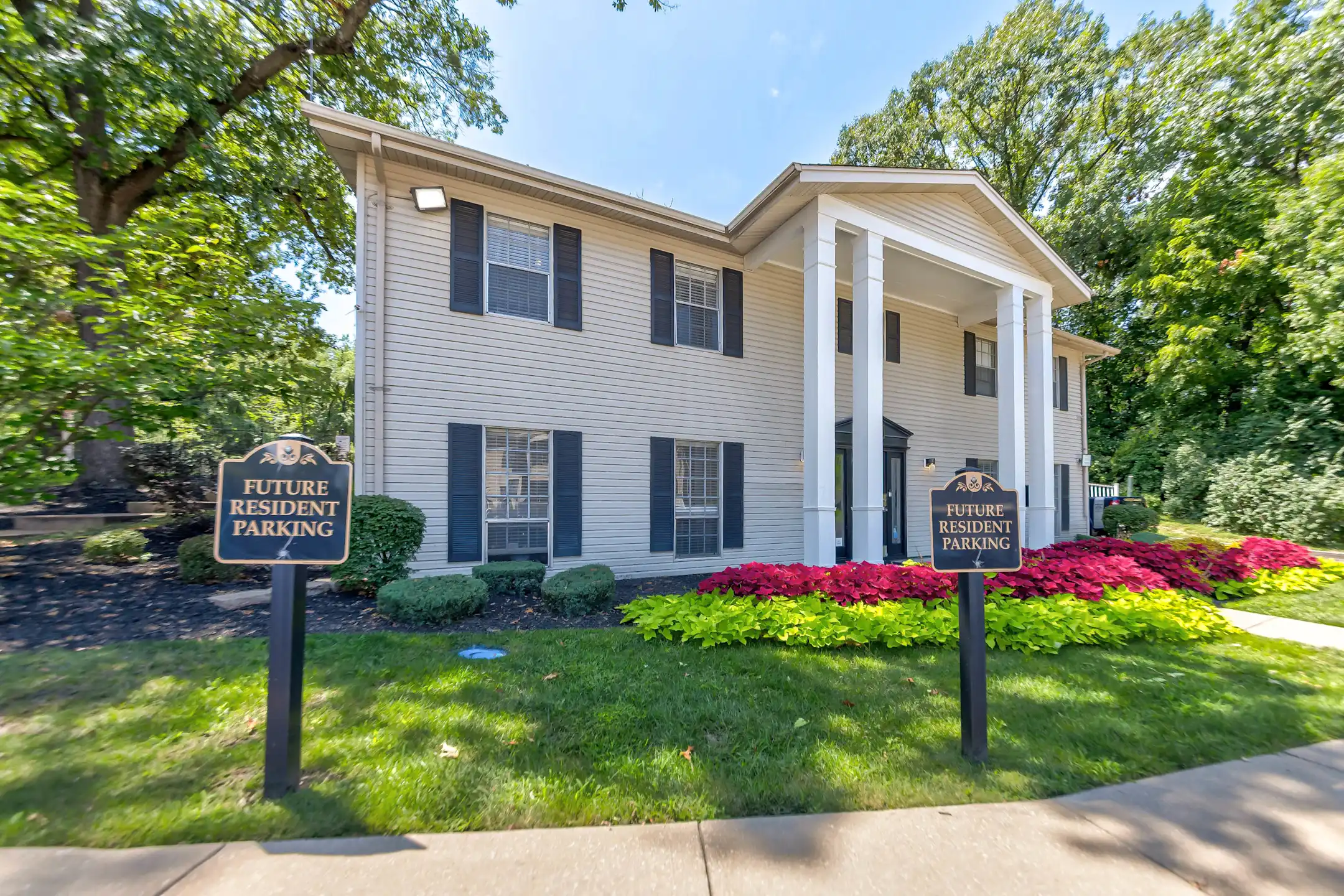 Whispering Lake Apartments Florissant, MO 63033