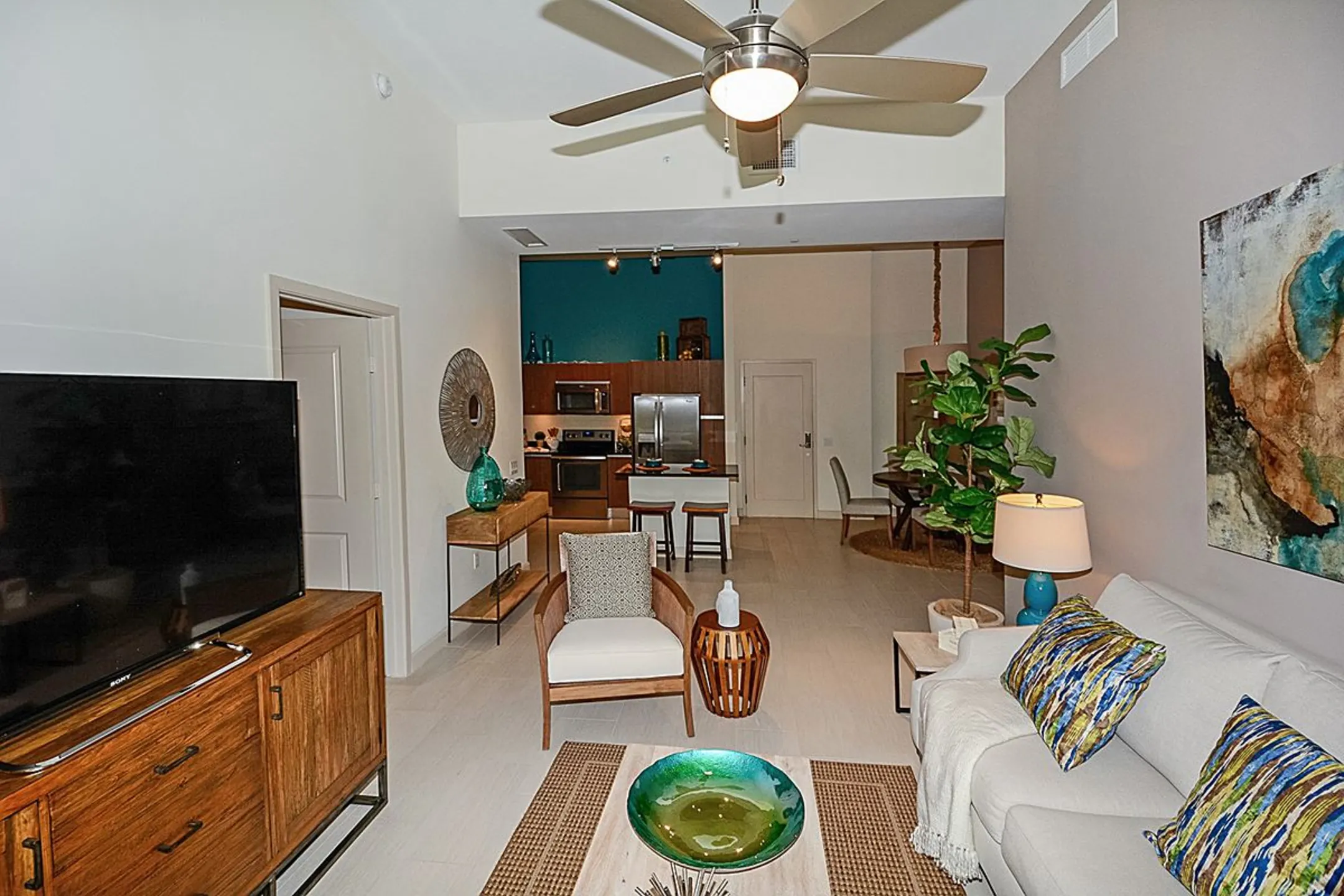 Living Room - The Manor At Flagler Village - Fort Lauderdale, FL