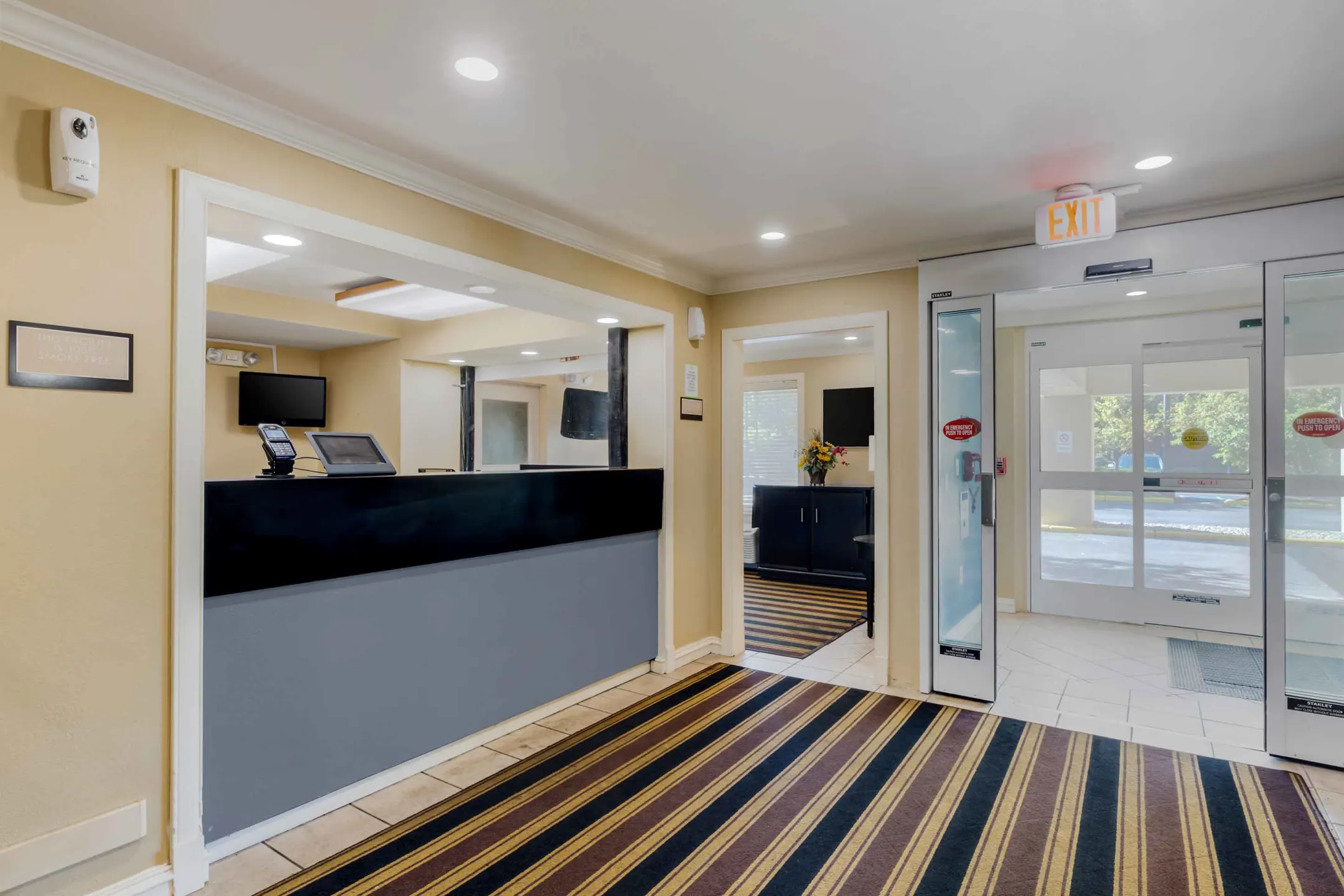 Furnished Studio Boston Waltham 52 4th Ave. Apartments Waltham, MA 02451