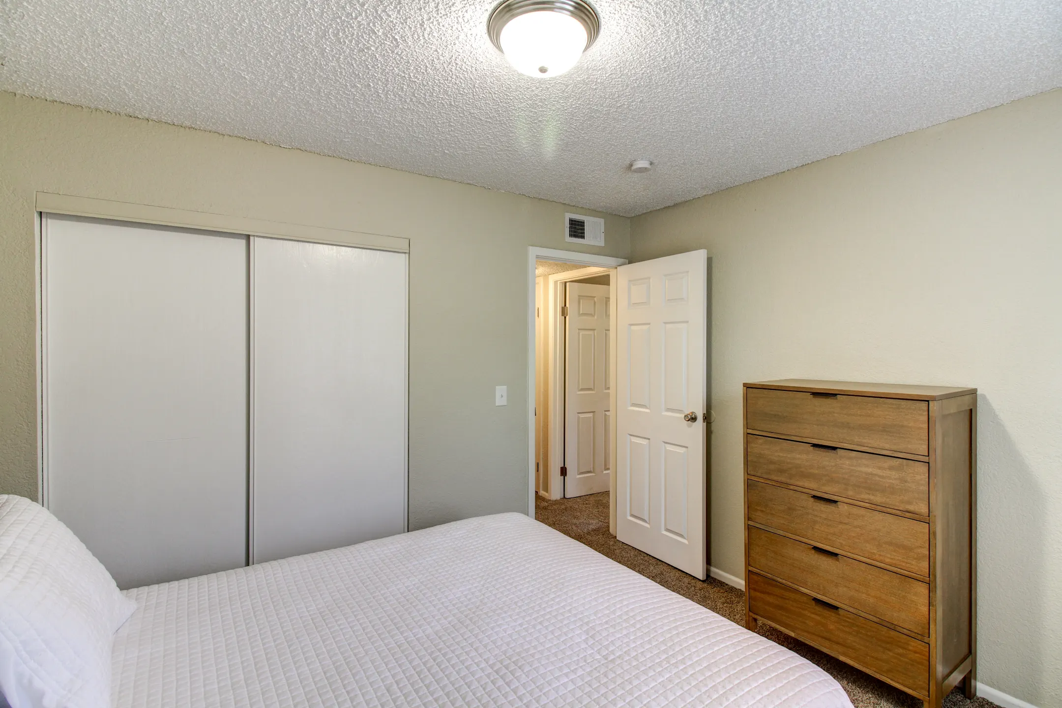 Crossroads Village Apartments 307 S Forrest Ave Liberty, MO