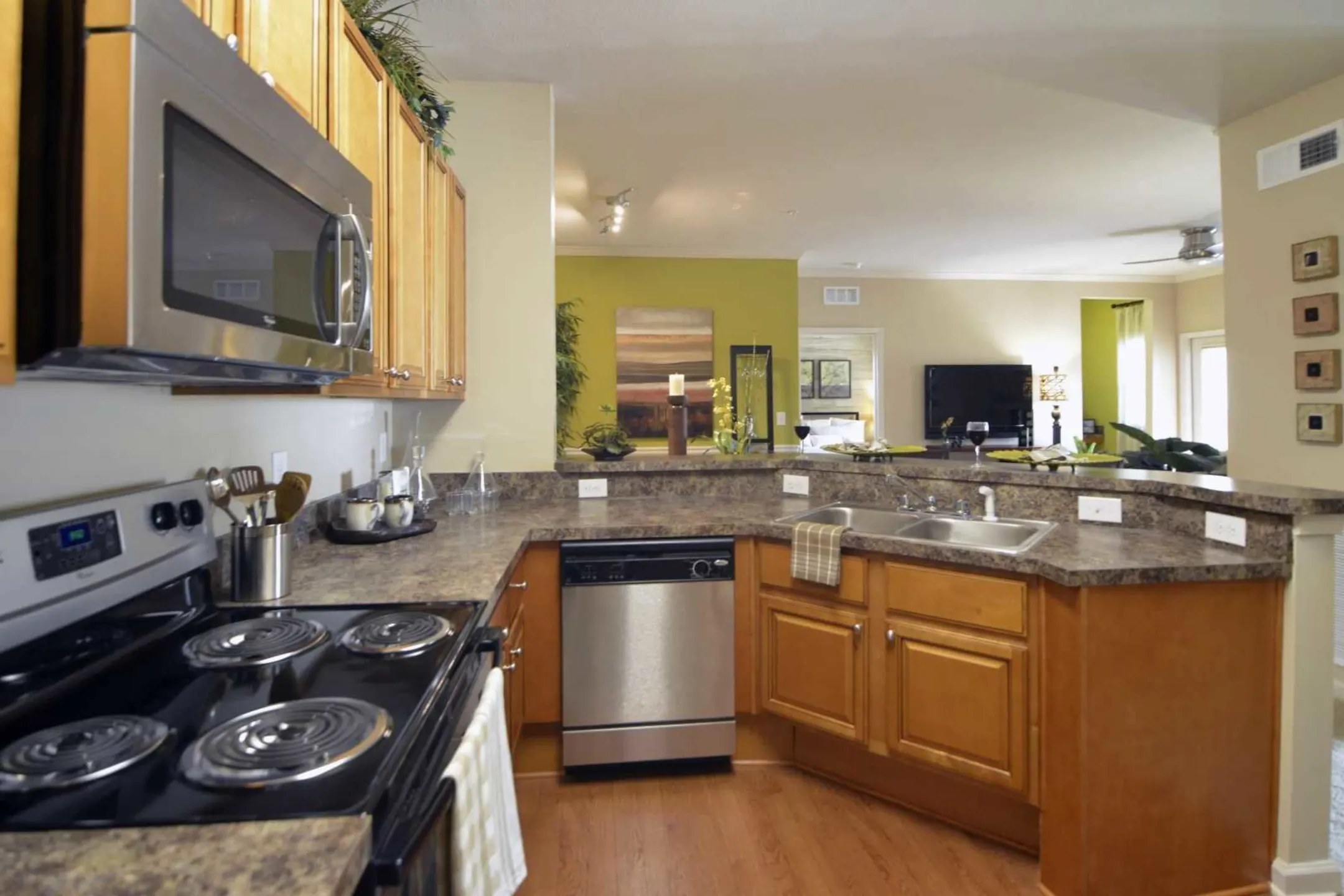 Kitchen - The Crossings at Nine Mile Road - Pensacola, FL