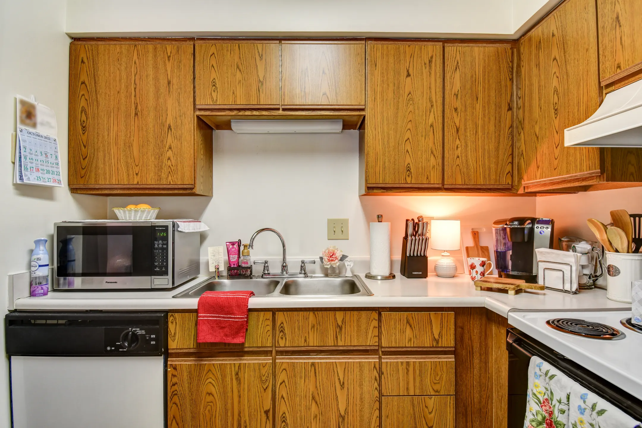 Kitchen - Hickory Knoll Apartments - Anderson, IN
