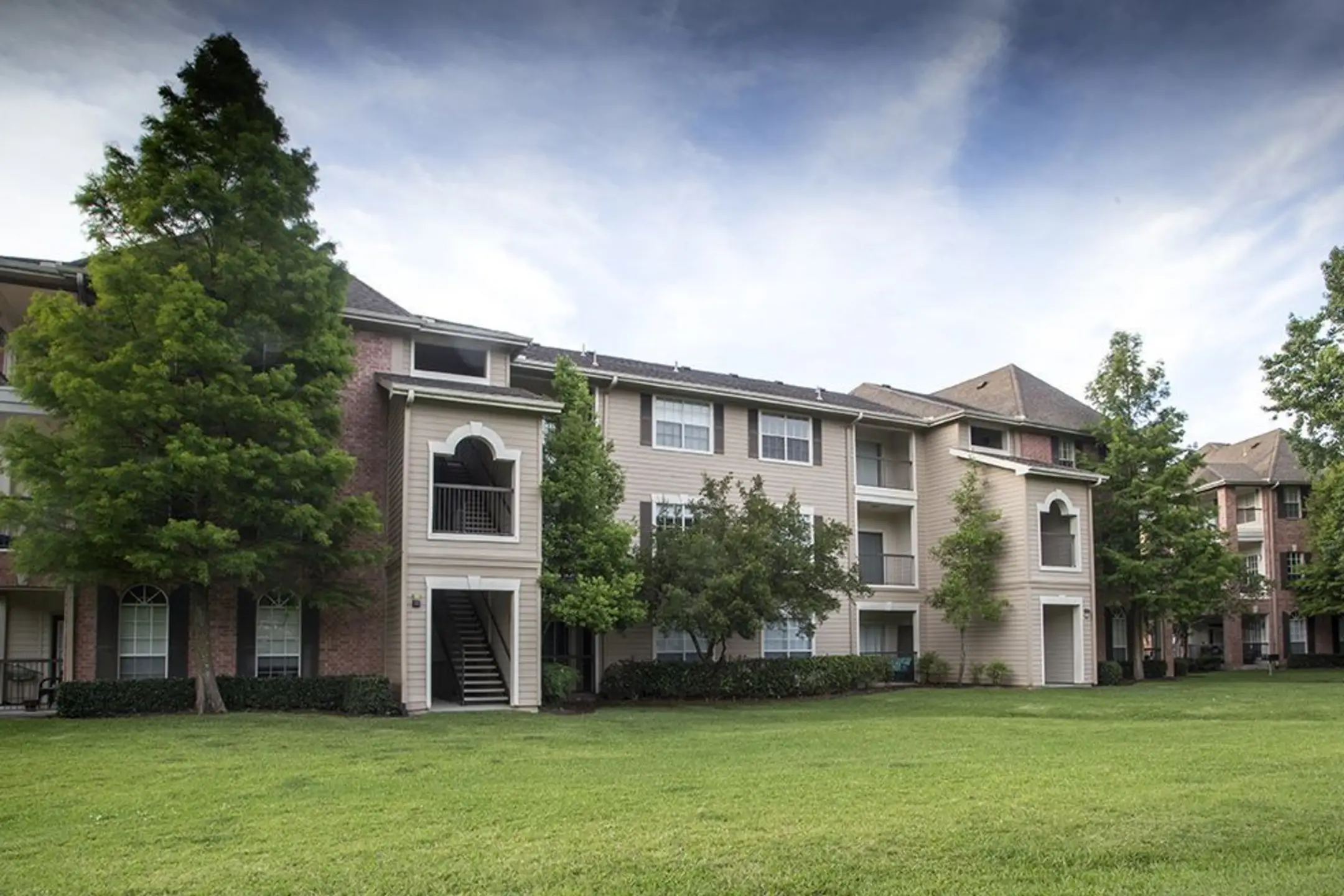 Lakeside Villas 2455 Weldwood Dr Baton Rouge, LA Apartments for