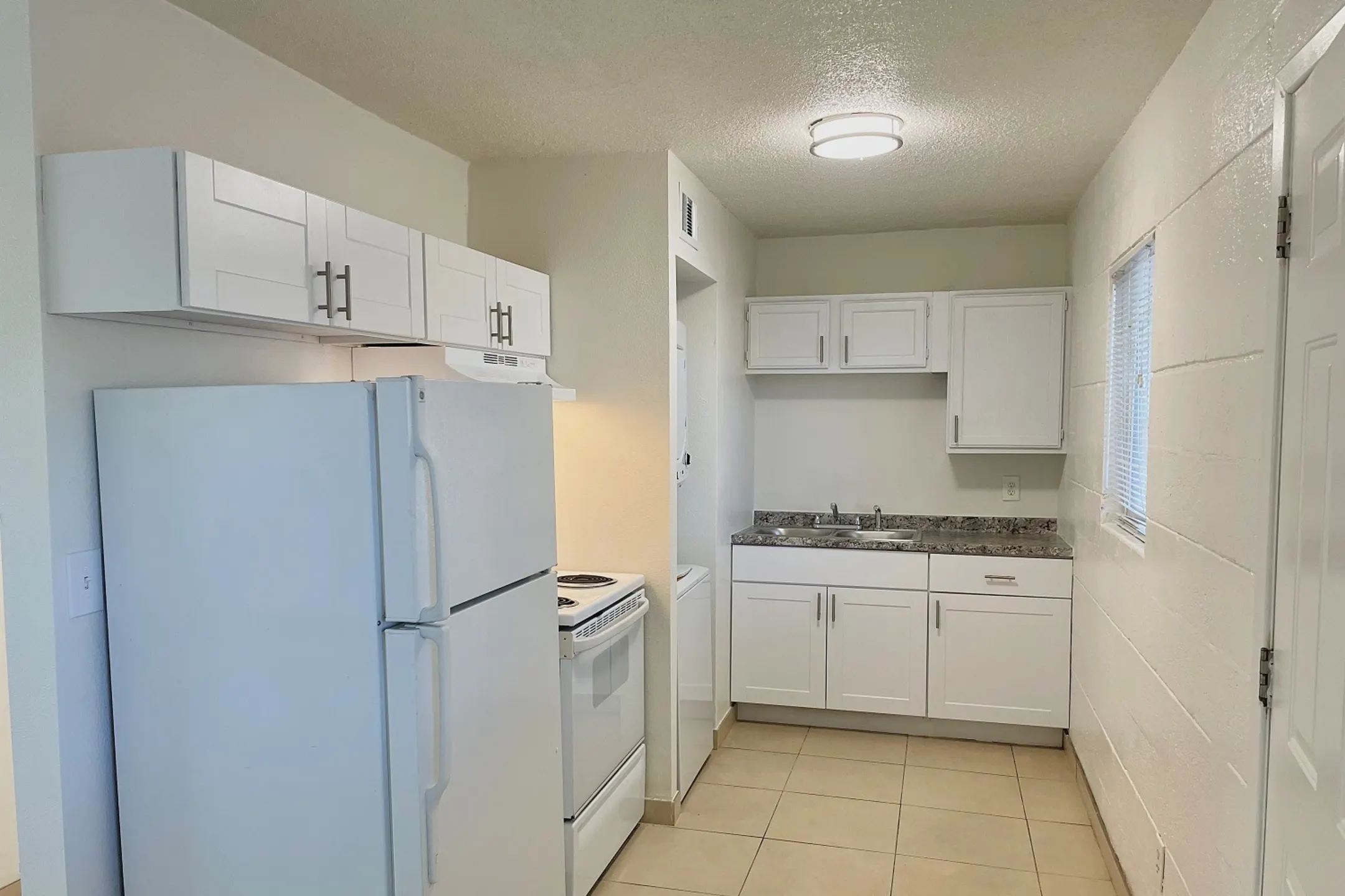Kitchen - Willetta Apartments - Phoenix, AZ