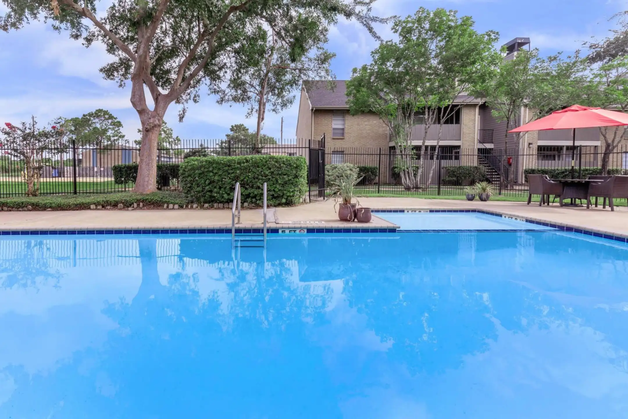 Angleton Manor Apartments Angleton, TX 77515