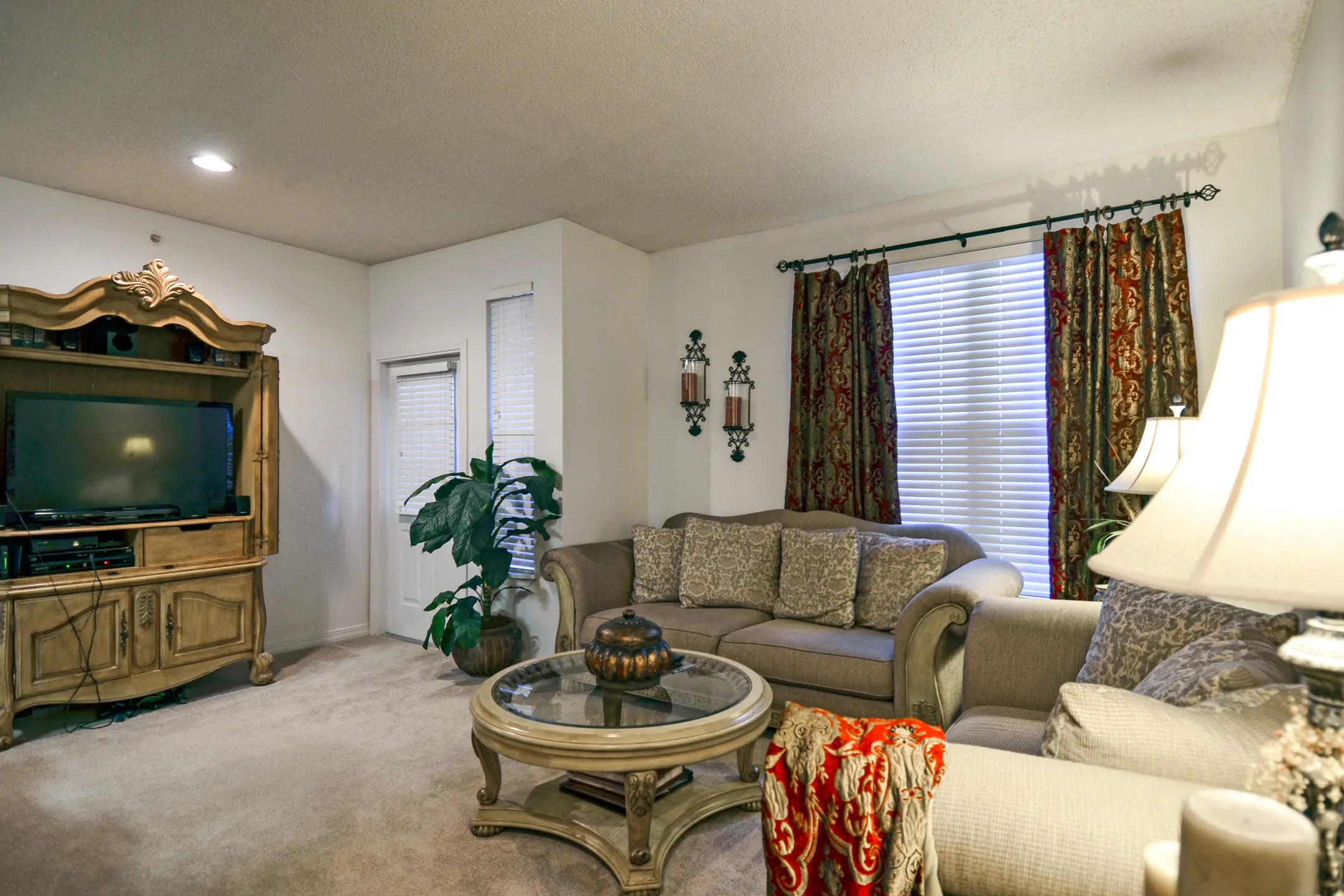 Living Room - LaCrosse Apartments & Carriage Homes - Bossier City, LA