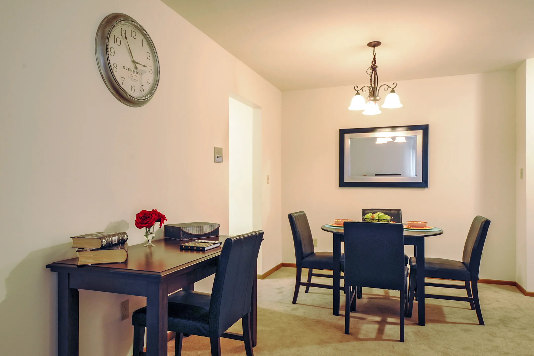 The Edgerton 4909 W Edgerton Ave Greenfield, WI Apartments for Rent