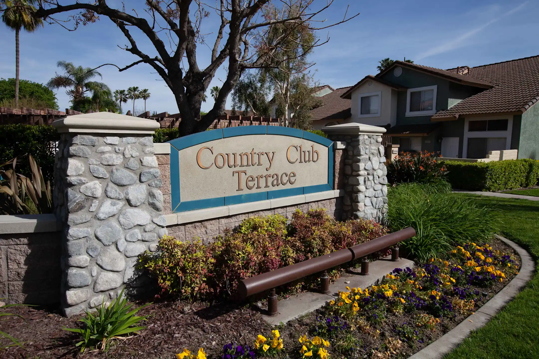 Country Club Villas & Terrace Townhomes Upland, CA 91784