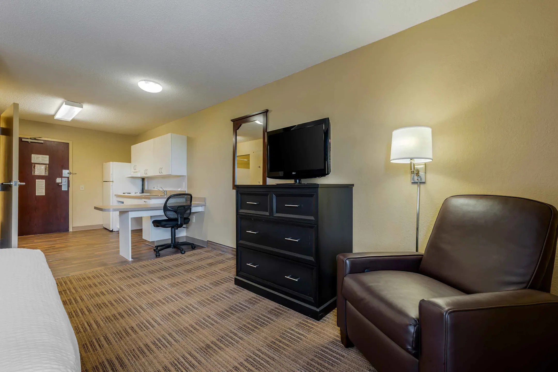 Furnished Studio Chicago Gurnee Apartments Gurnee, IL 60031