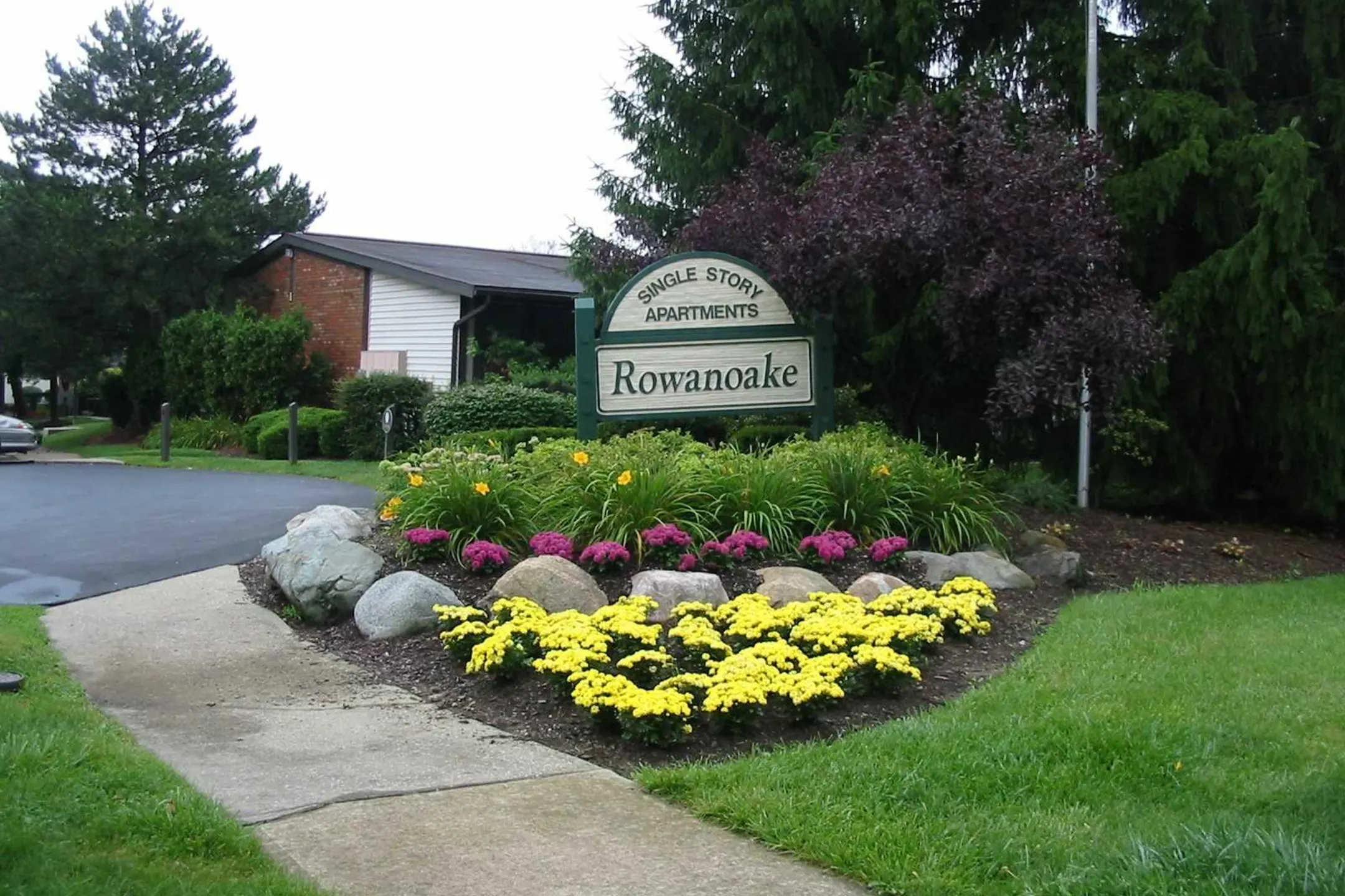 Rowanoake Apartments 9121 Ranch Rd Streetsboro, OH Apartments for