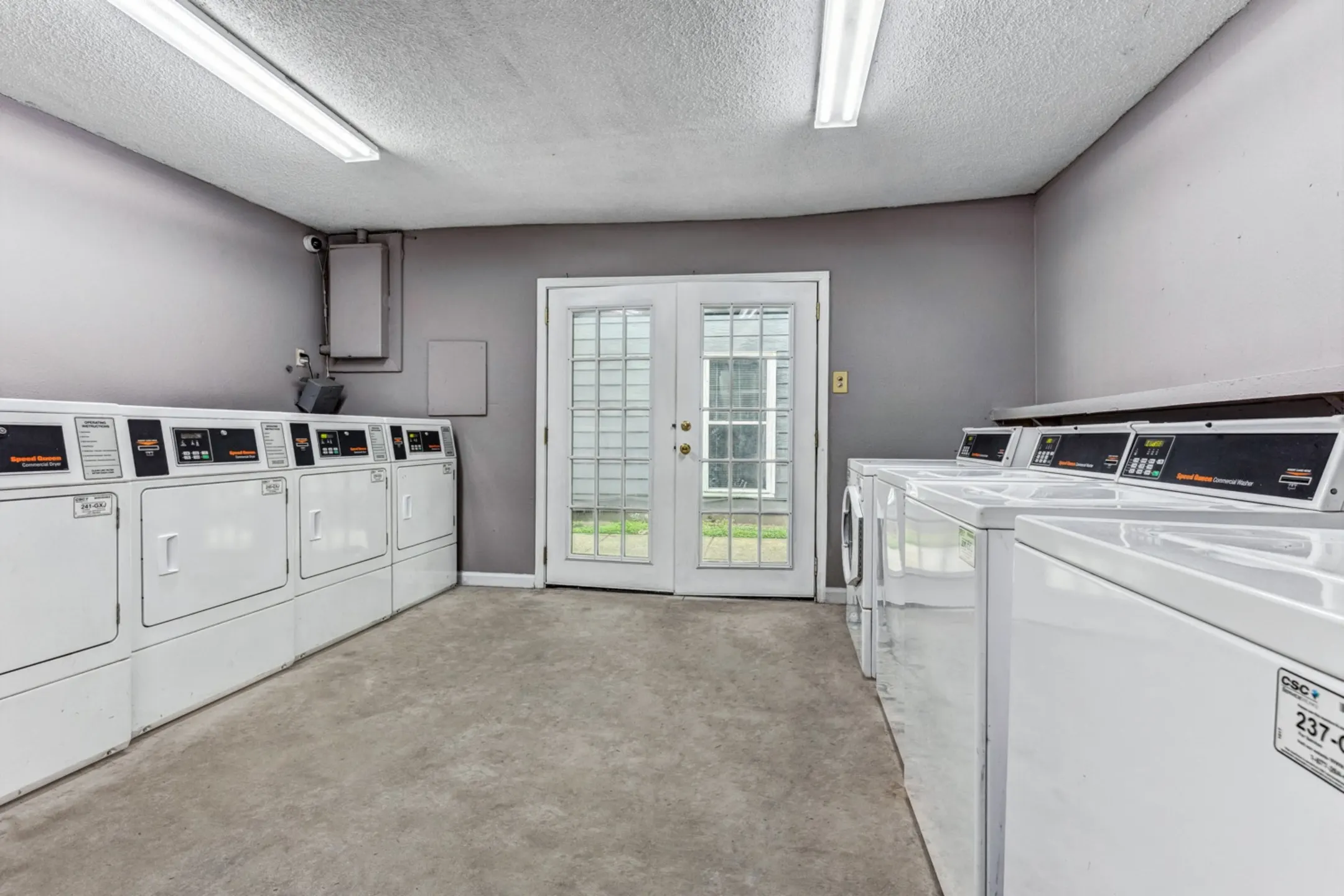 Whitney Manor Apartments Gretna, LA 70056