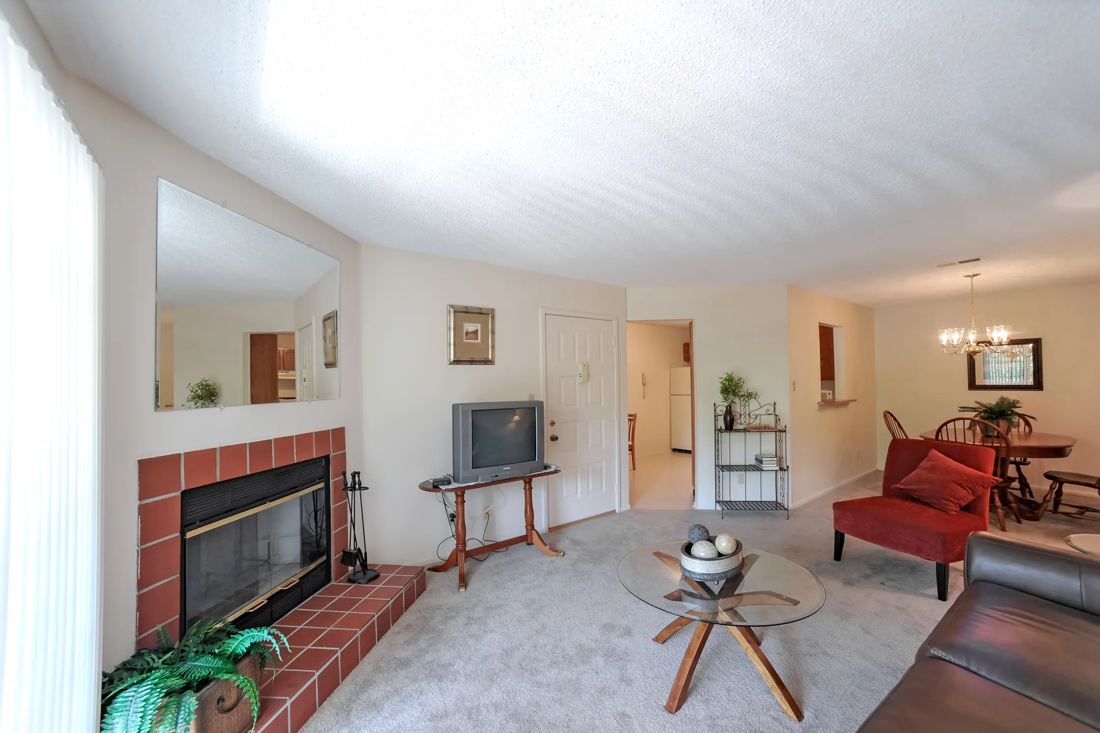 Living Room - Mission Viejo Villas - Evansville, IN