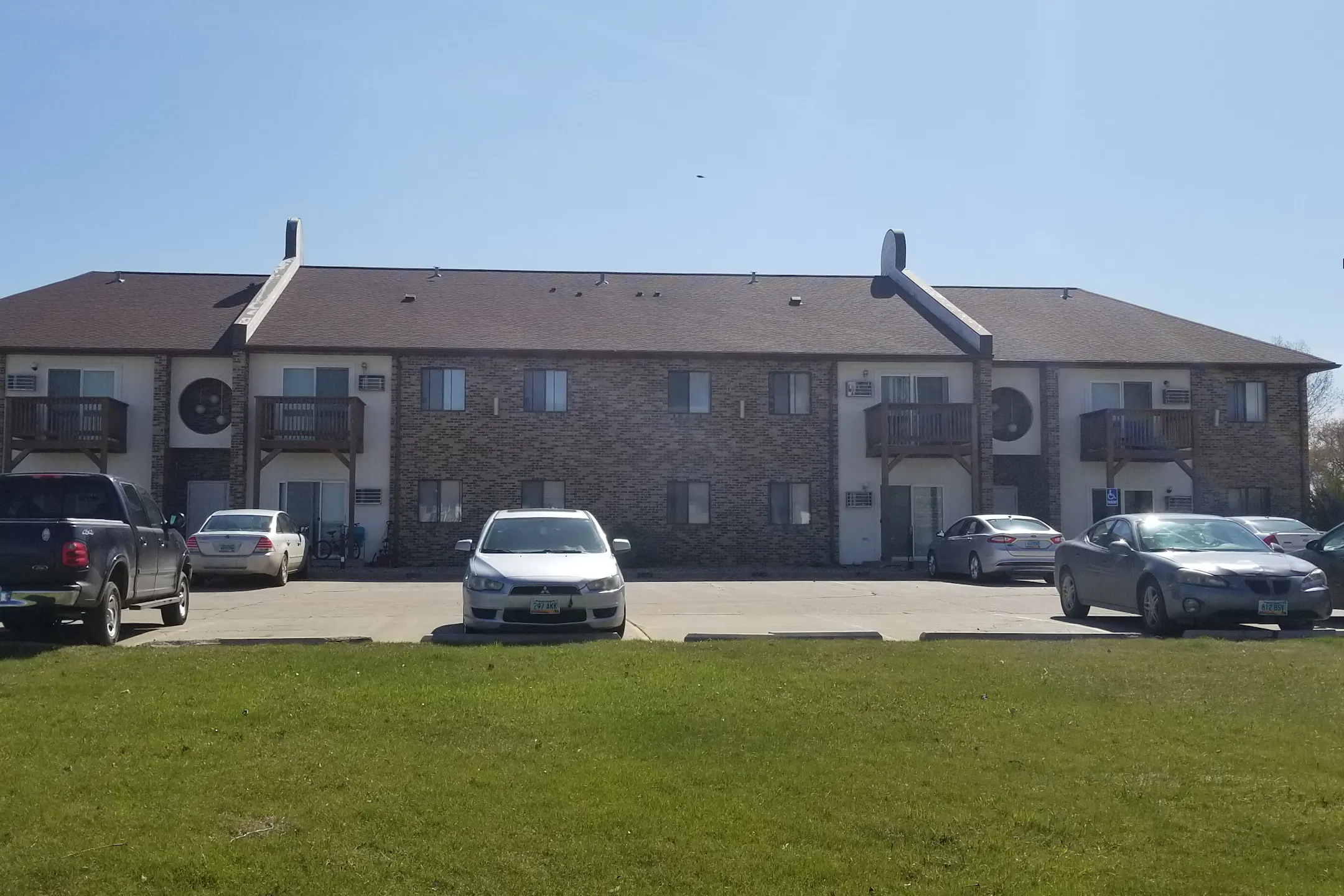 Park Manor & Village Apartments 715 13th Ave NE Devils Lake, ND