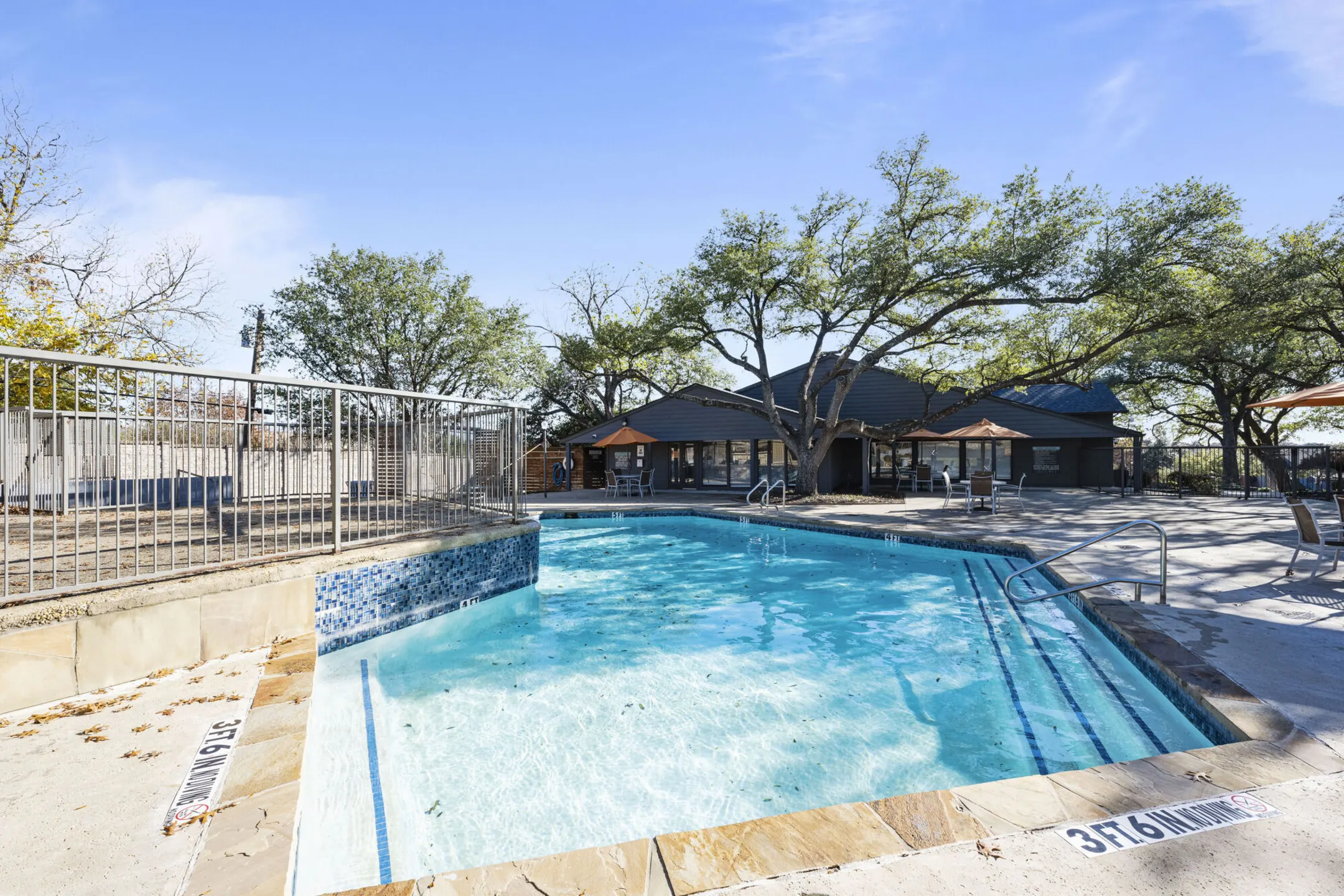 Pool - Lavera at Lake Highlands - Dallas, TX