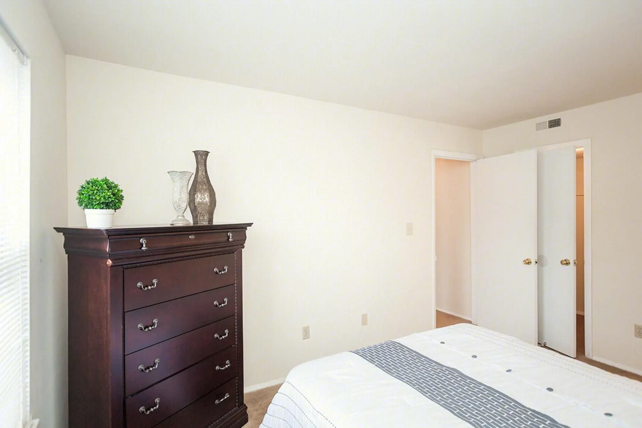 Kingsbridge Apartments Chesapeake, VA 23322