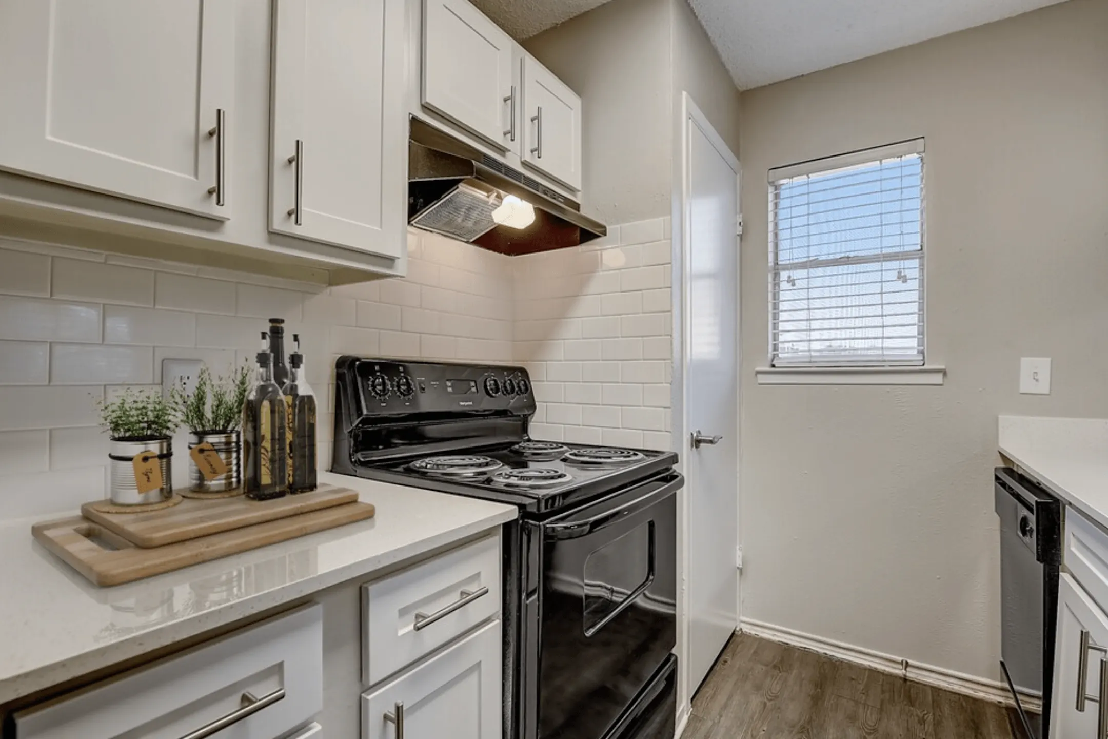 Leander Apartment Homes 5707 Bellaire Dr S Benbrook, TX Apartments