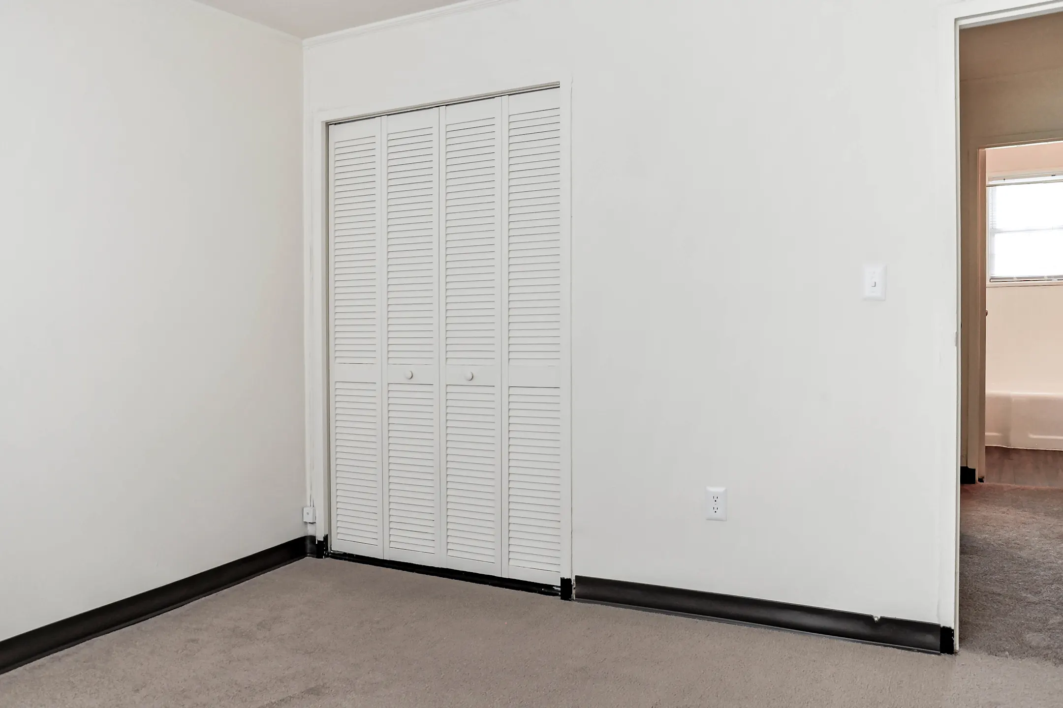 Ingleside Square Apartments 3515 Gatling Ave Norfolk, VA Apartments