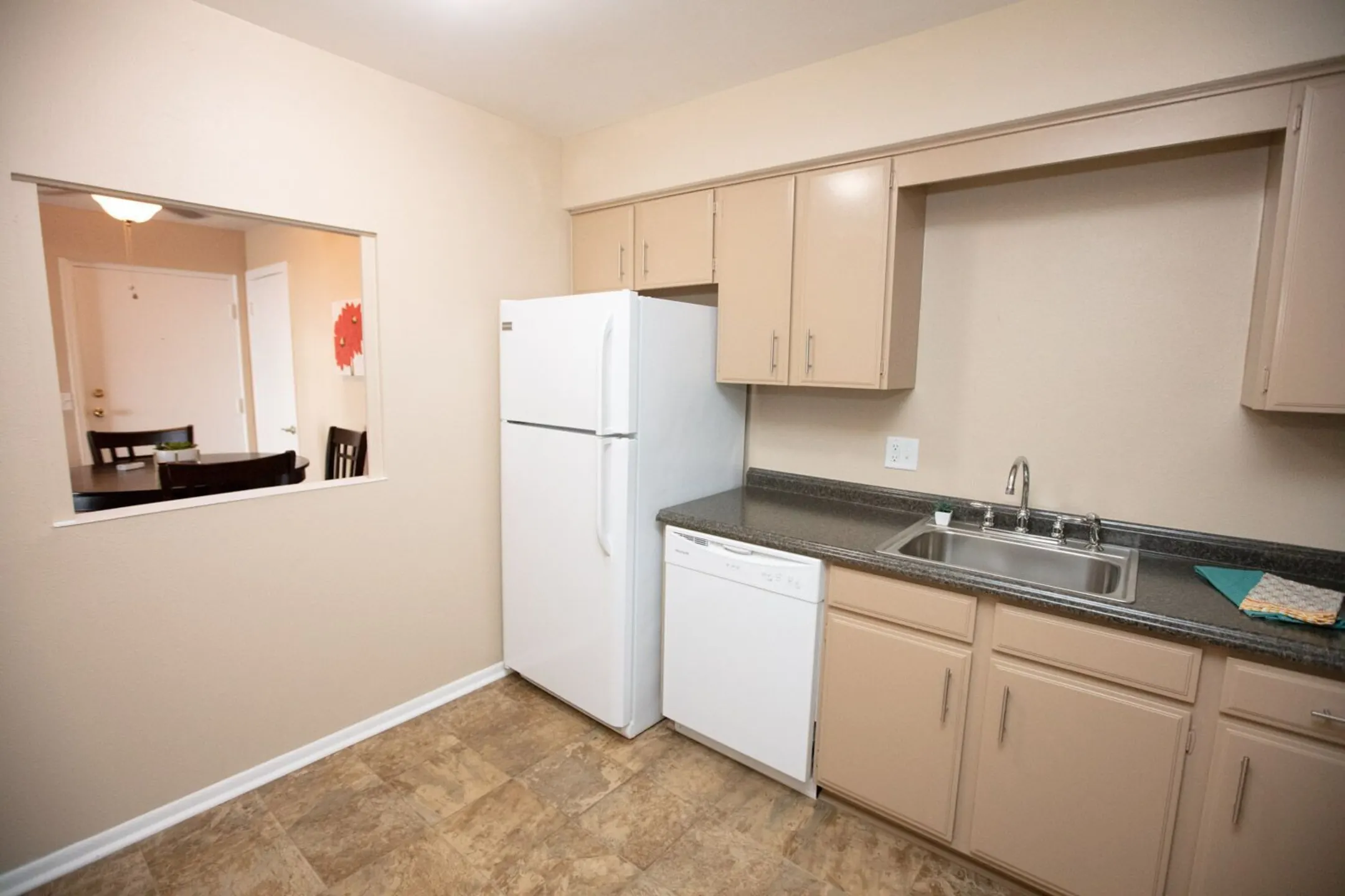 Kitchen - Boulder Creek Apartment Homes - Toledo, OH