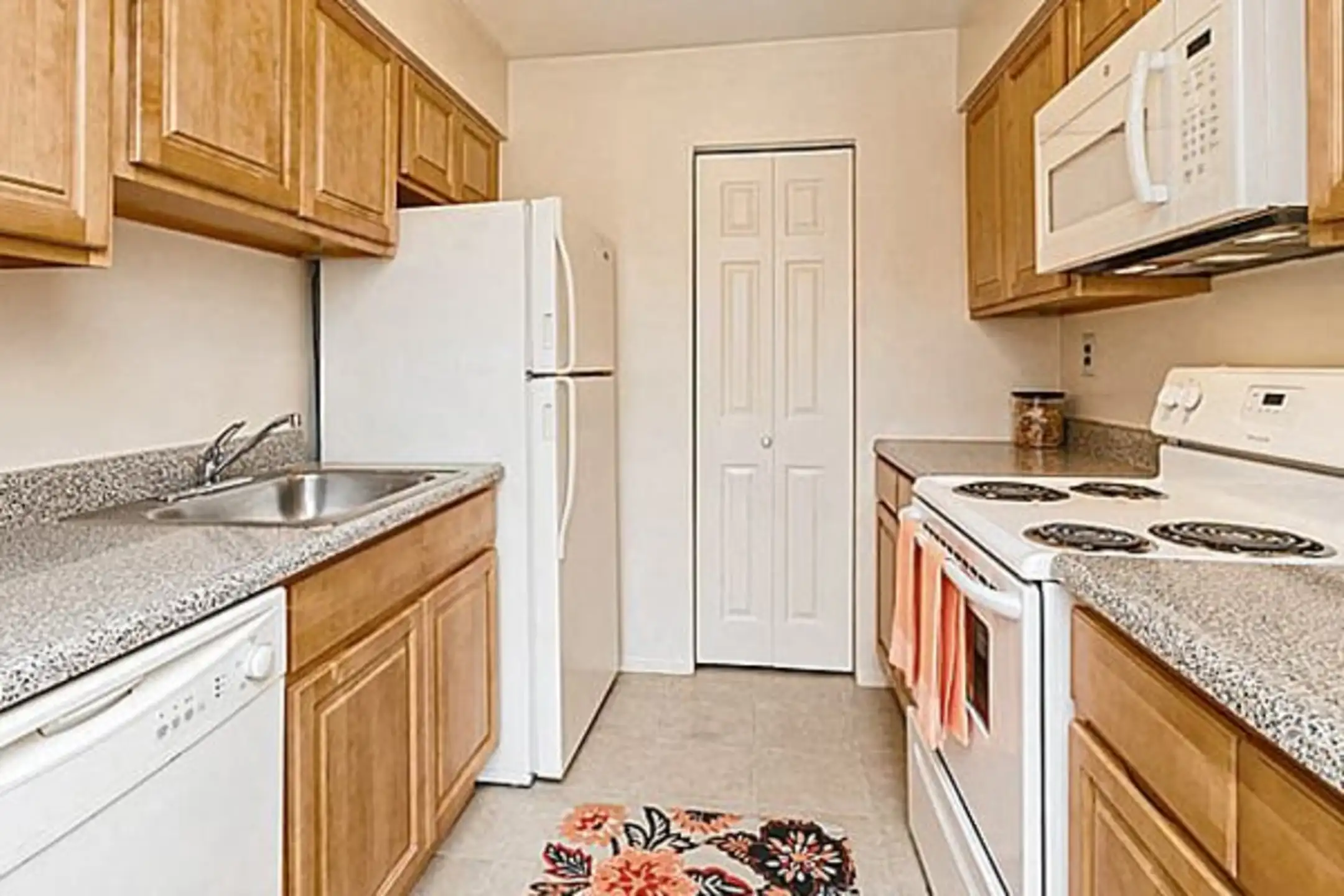 Lincoln Park Apartment Homes 1342 W Wyomissing Ct. Apt. B West Lawn