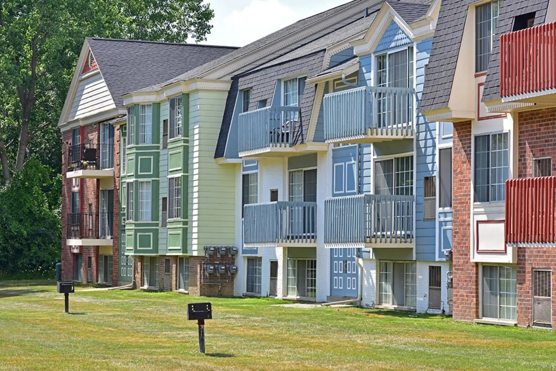 Charter Oaks Apartments 1000 Charter Oaks Dr Davison, MI Townhomes