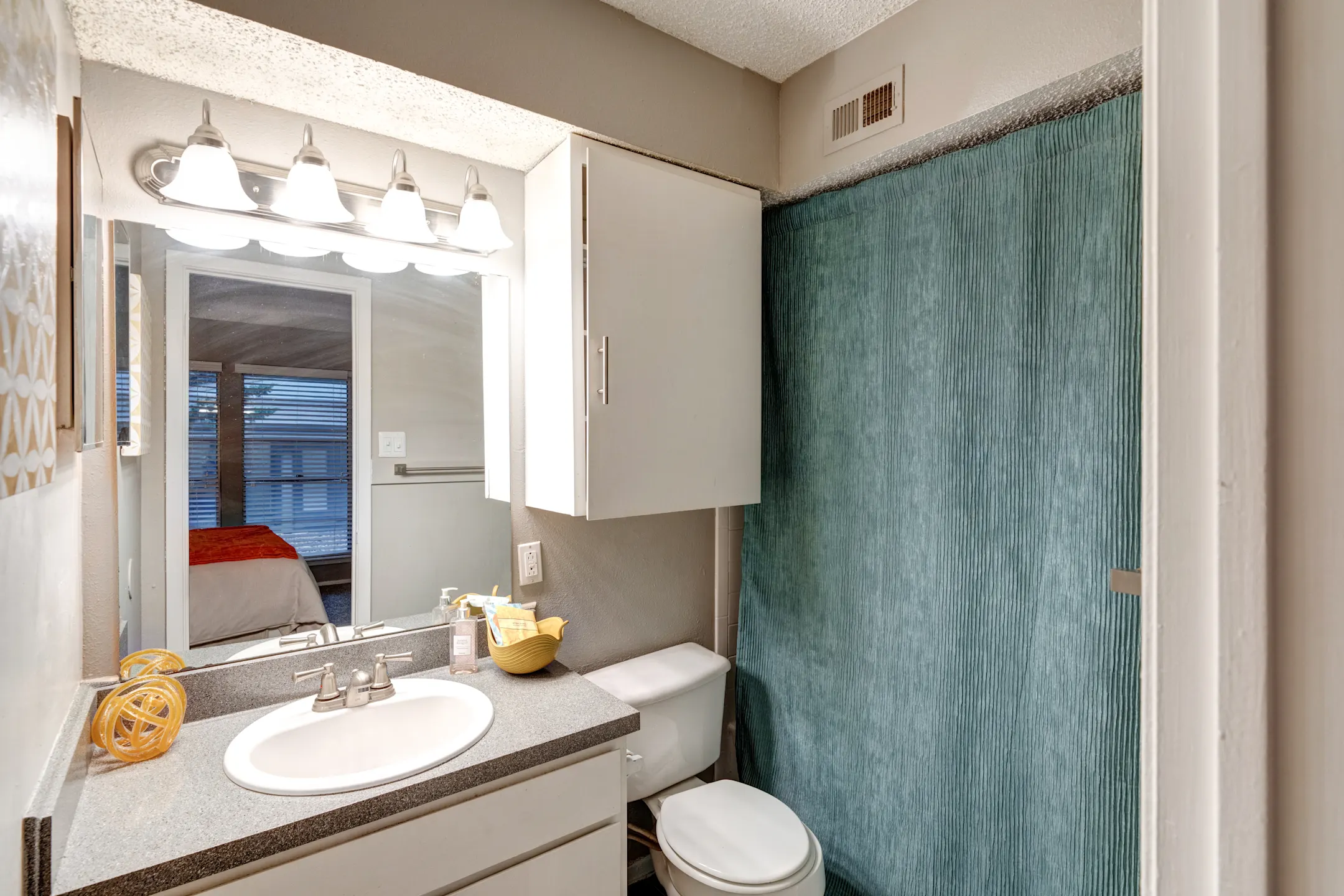Bathroom - The Ridge at Southcross - San Antonio, TX