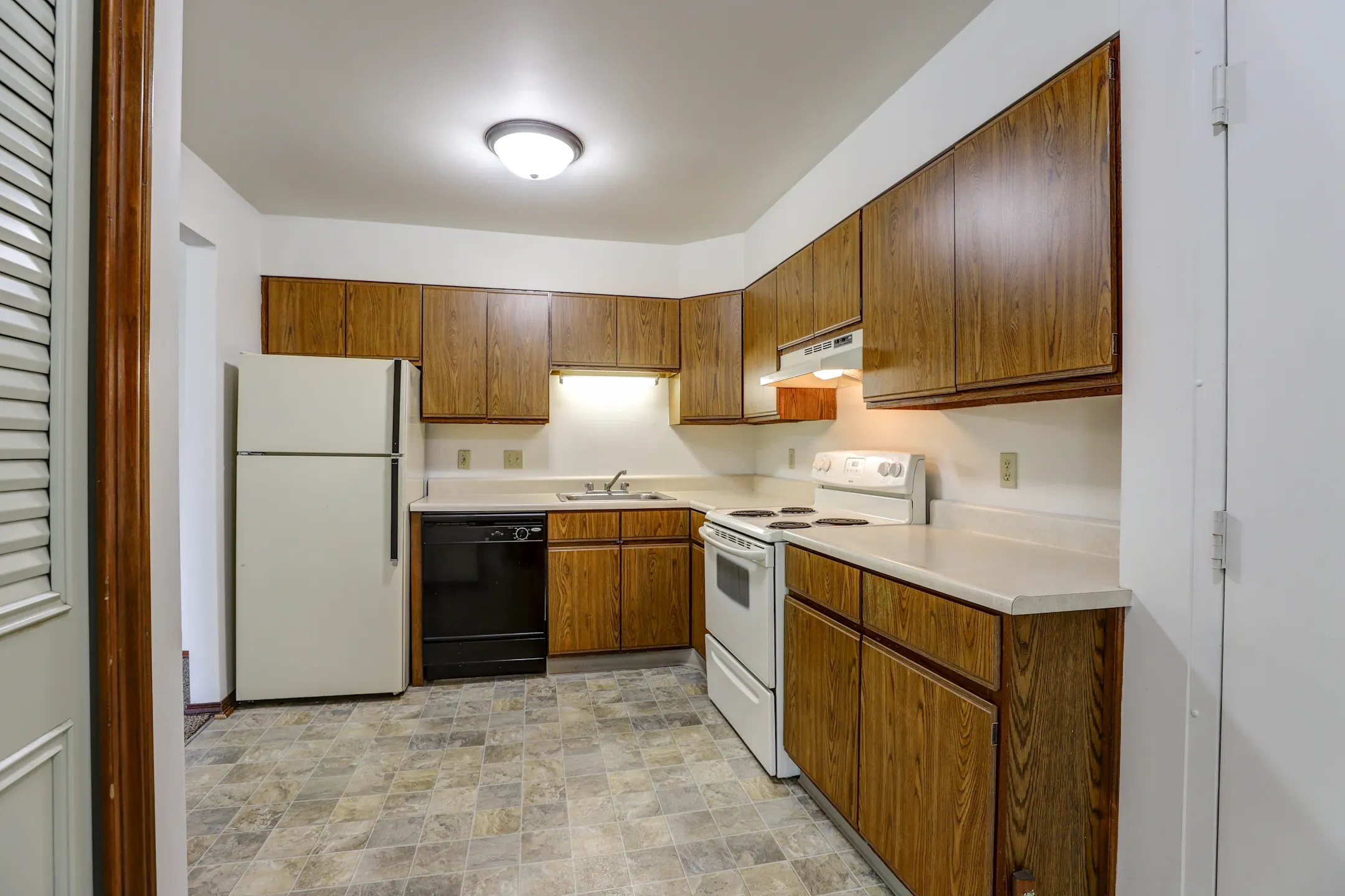 Silver Creek Apartments 11883 Silver Creek Dr Birch Run, MI