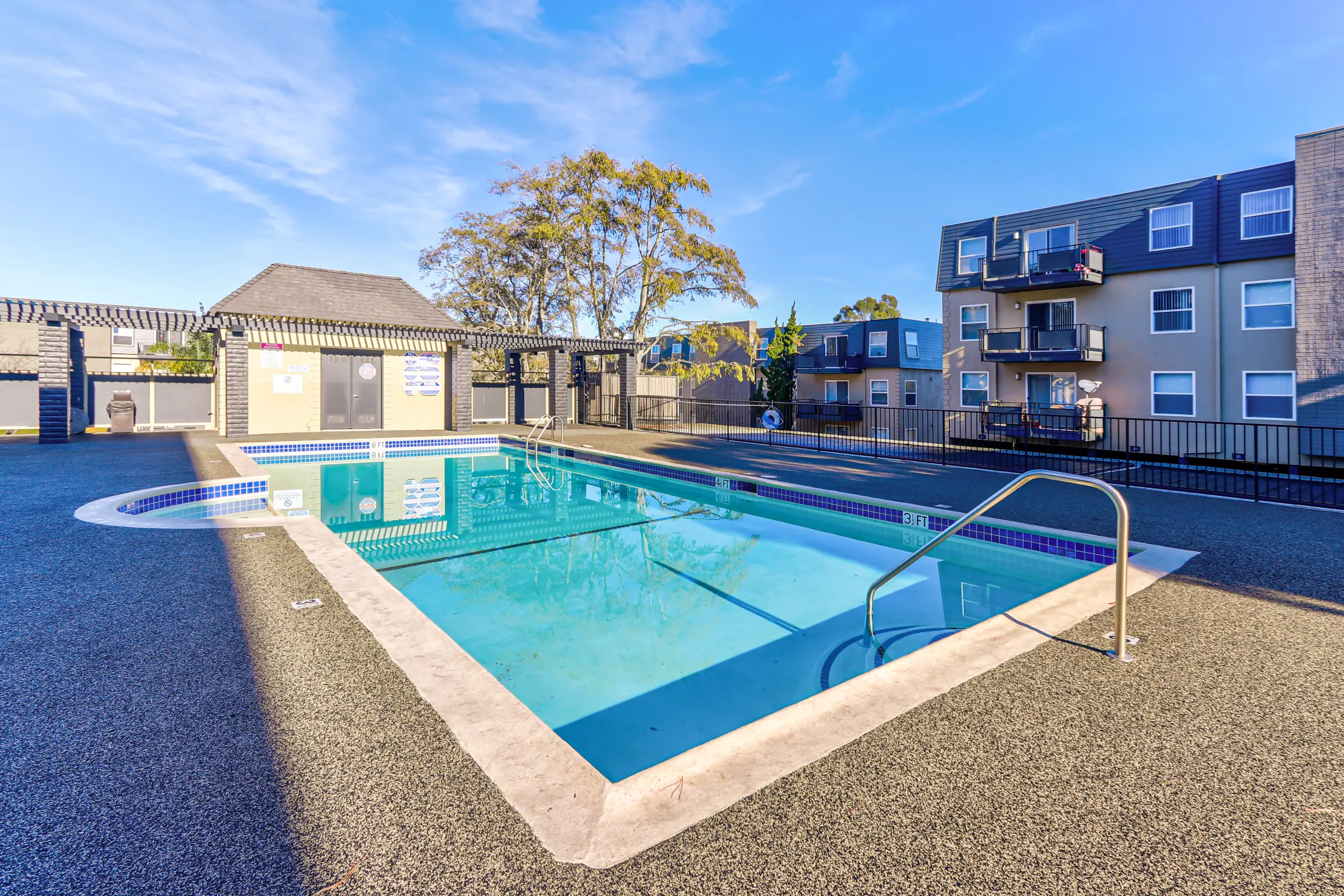 Skycrest Apartments 750, 752, 754, 756 Glenview Dr San Bruno, CA