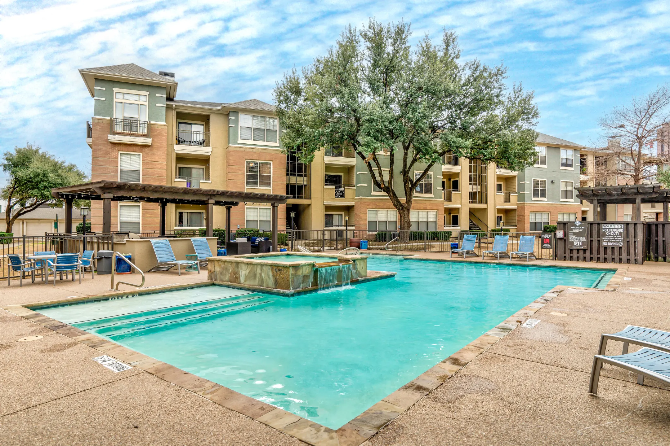 Pool - Metropolitan at Cityplace - Dallas, TX