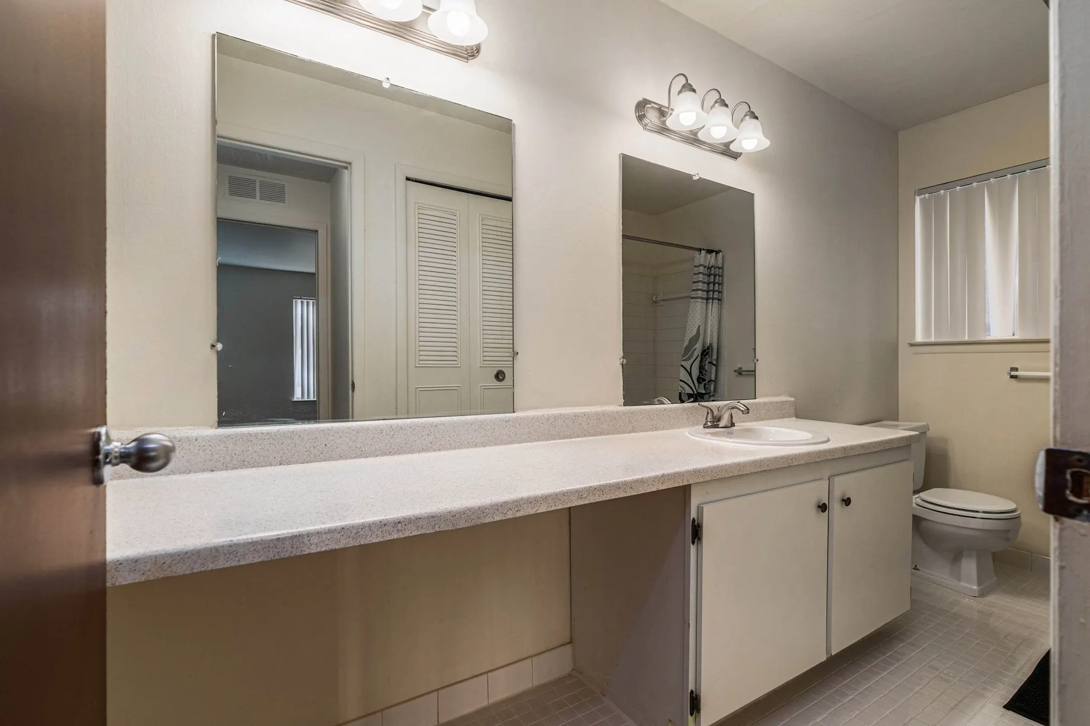 Drawbridge Apartments Harrison Township, MI 48045