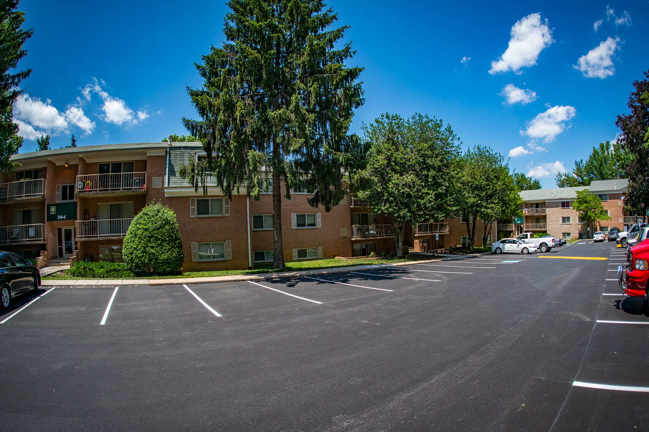 Spring Ridge Apartments 374 N. Summit Avenue Gaithersburg, MD