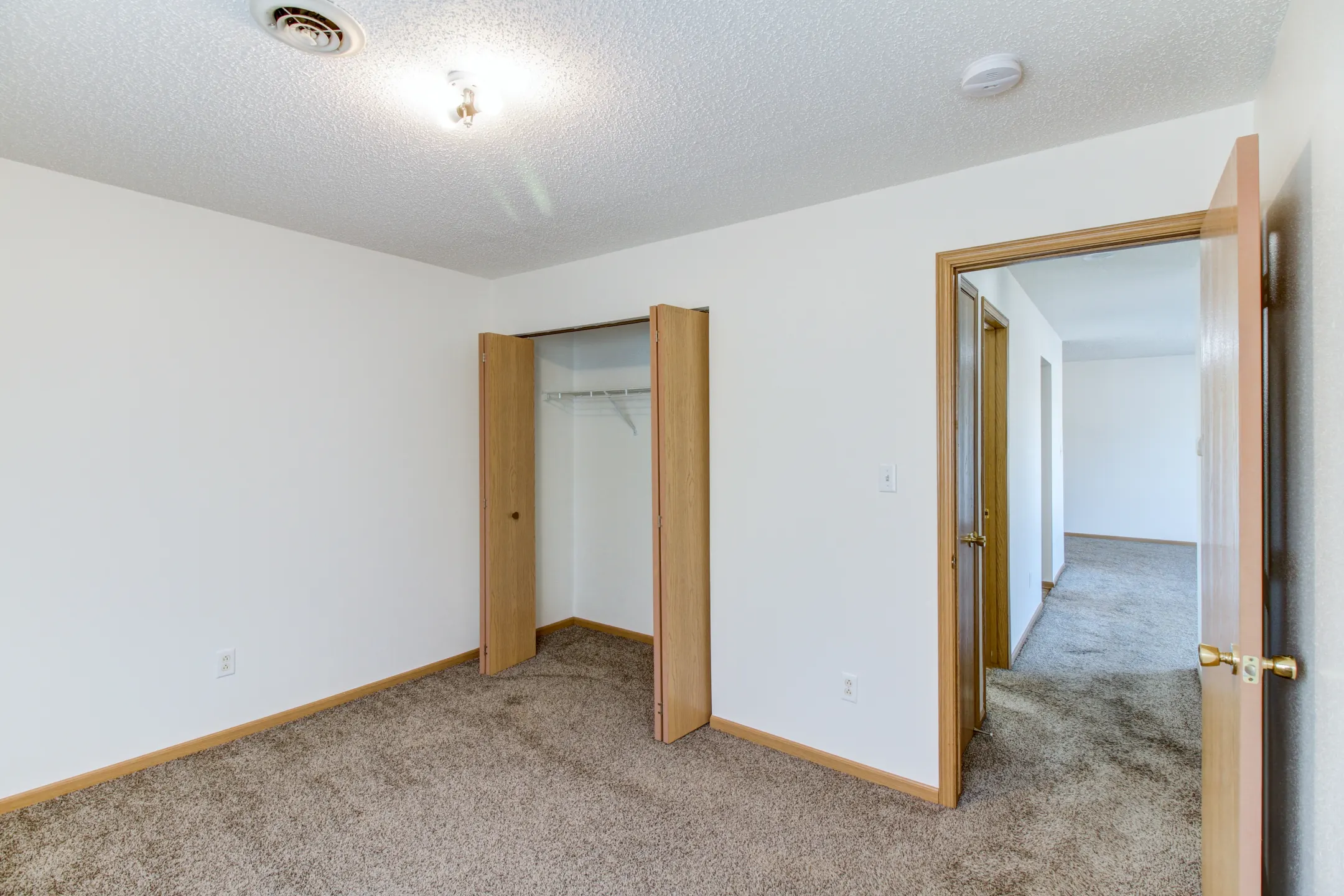 Robert's Apartments - 912 1st Ave W | Newton, IA for Rent | Rent.