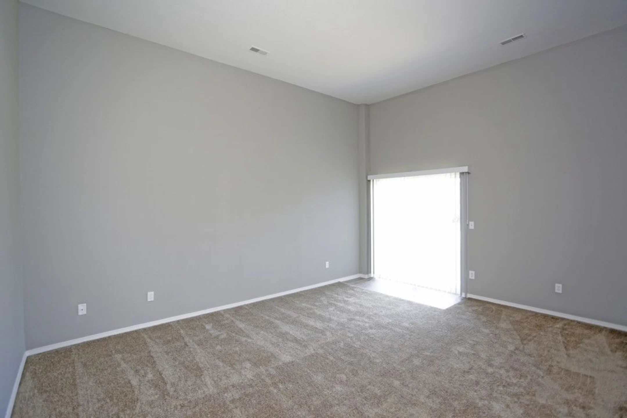 The Townhomes at Holly Ridge Apartments Kansas City, MO 64118