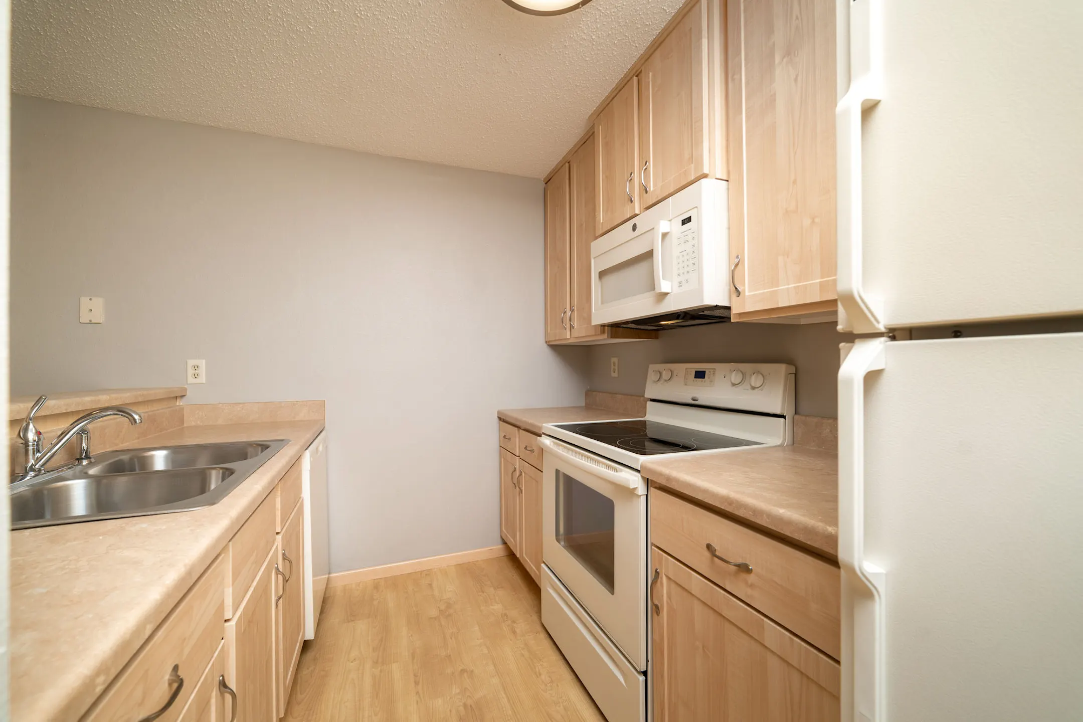 Prairiewood Estates Apartments Fargo, ND 58103