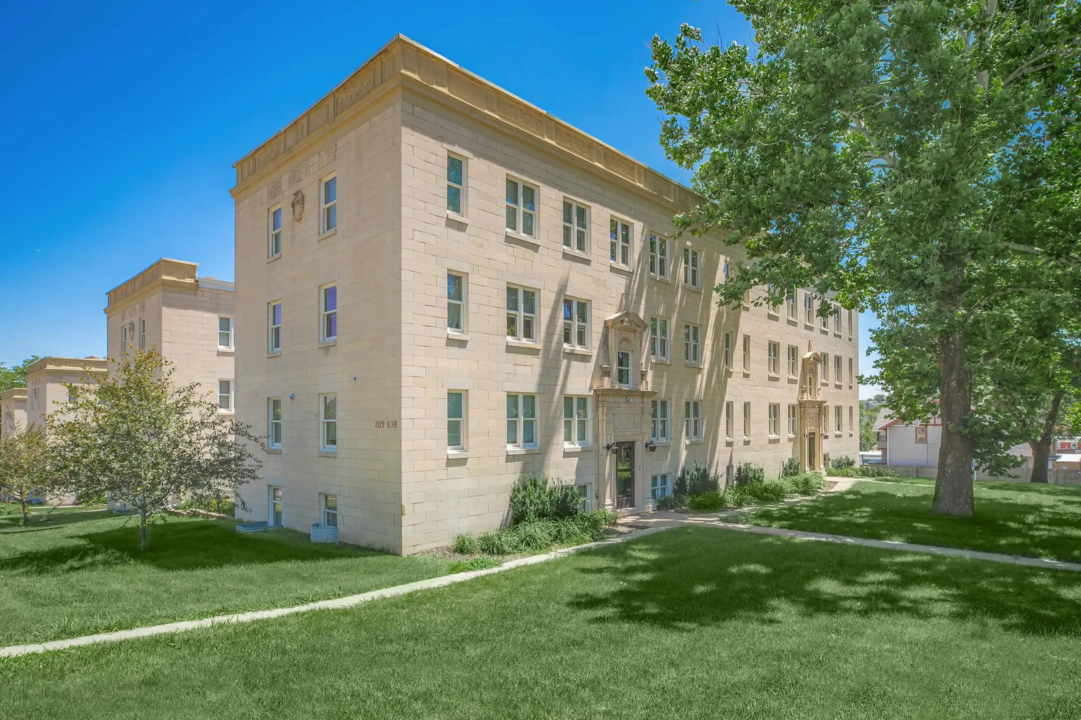 Building - The Austin at Midtown - Omaha, NE