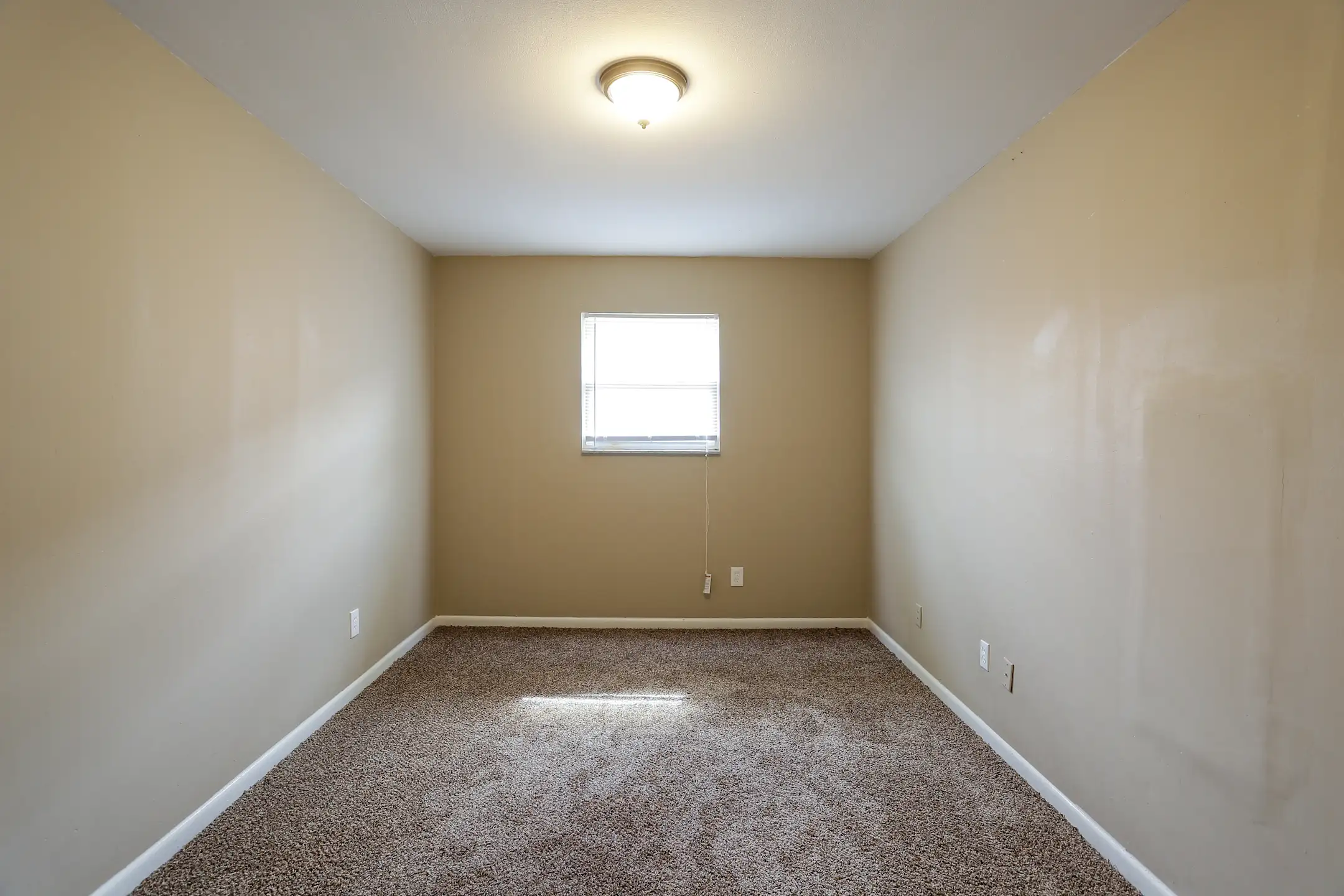Bedroom - Crescent Valley Apartments - Evansville, IN