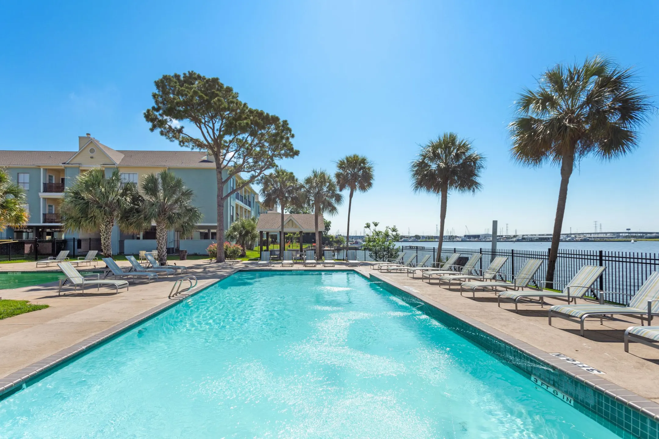 Pirates Landing Apartments - Seabrook, TX 77586