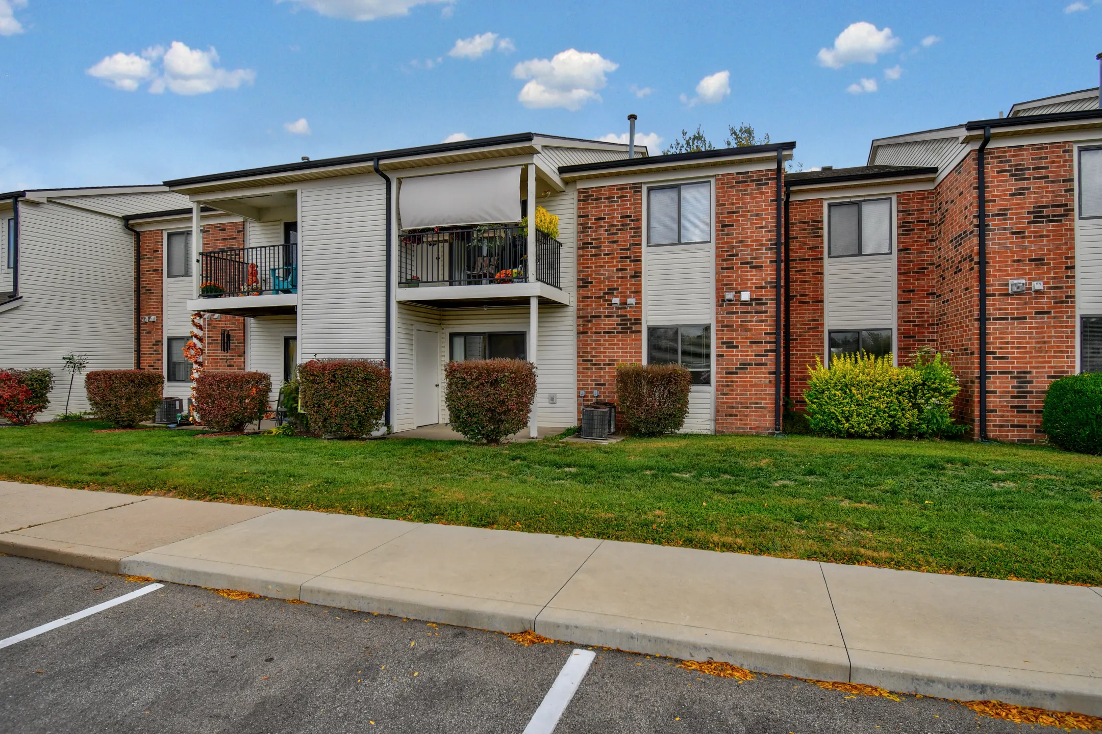 Building - Hickory Knoll Apartments - Anderson, IN