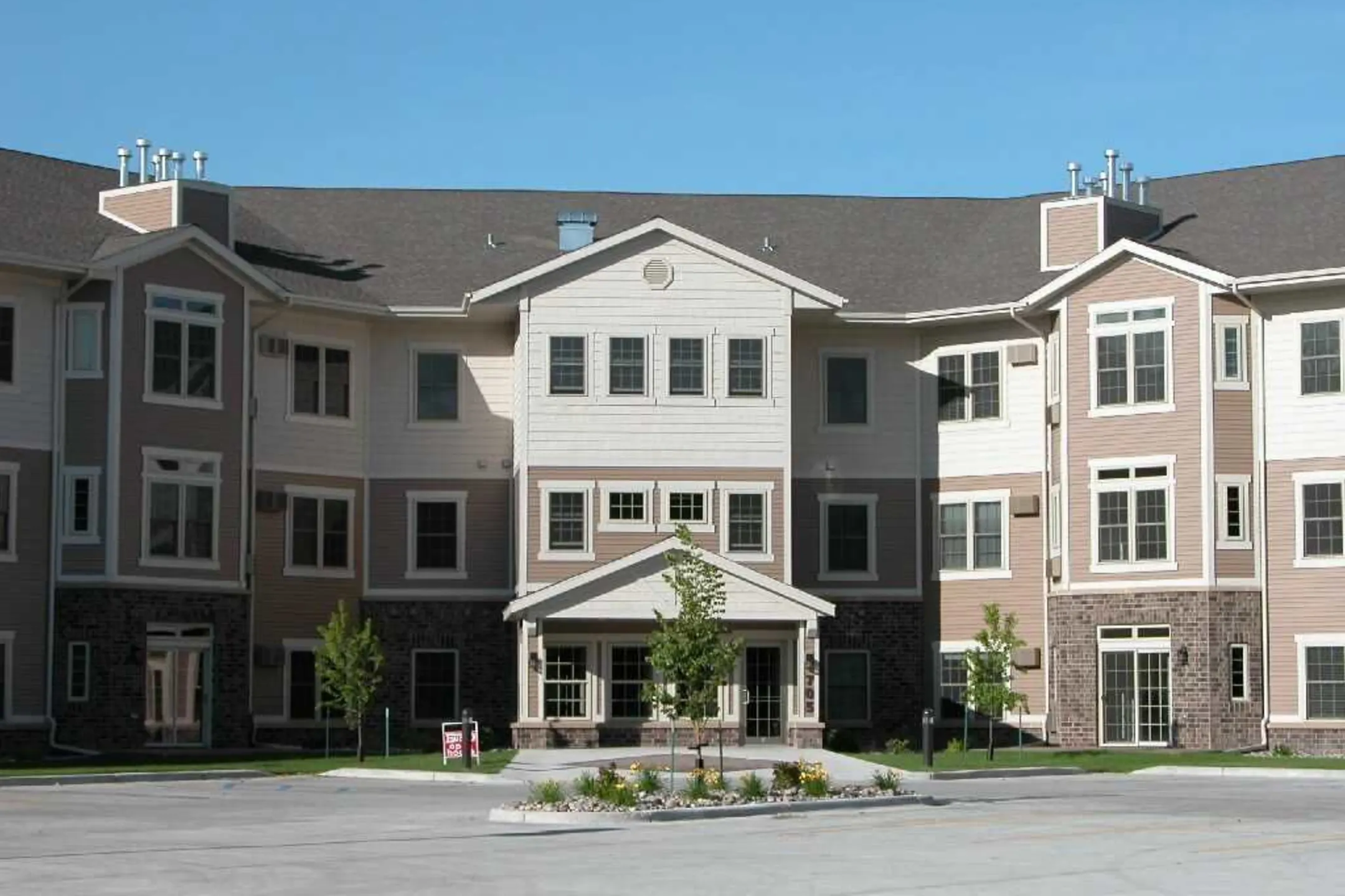 Building - HighPointe Apartments - Fargo, ND