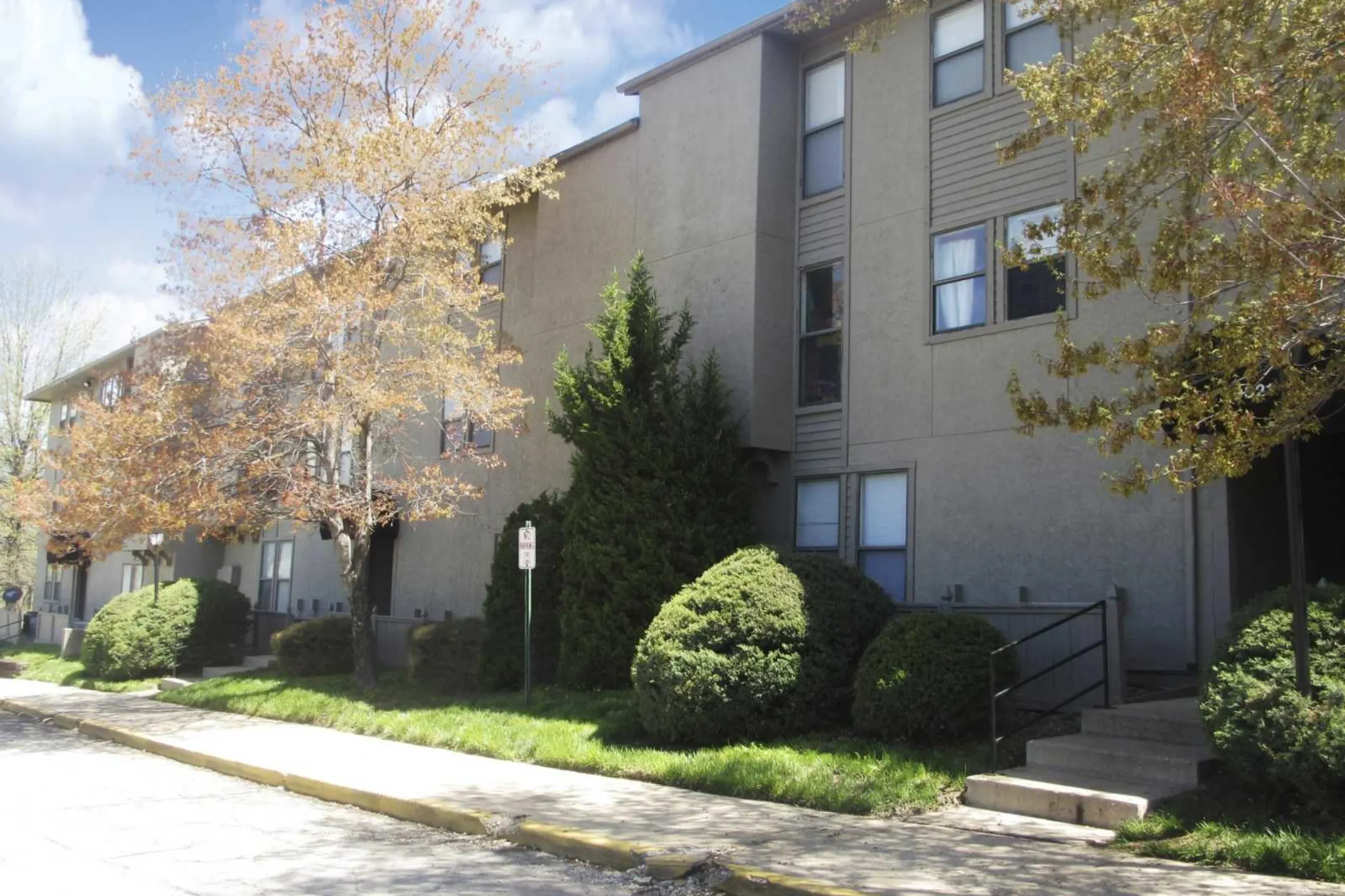 Building - Polo Run Apartments - Kansas City, MO