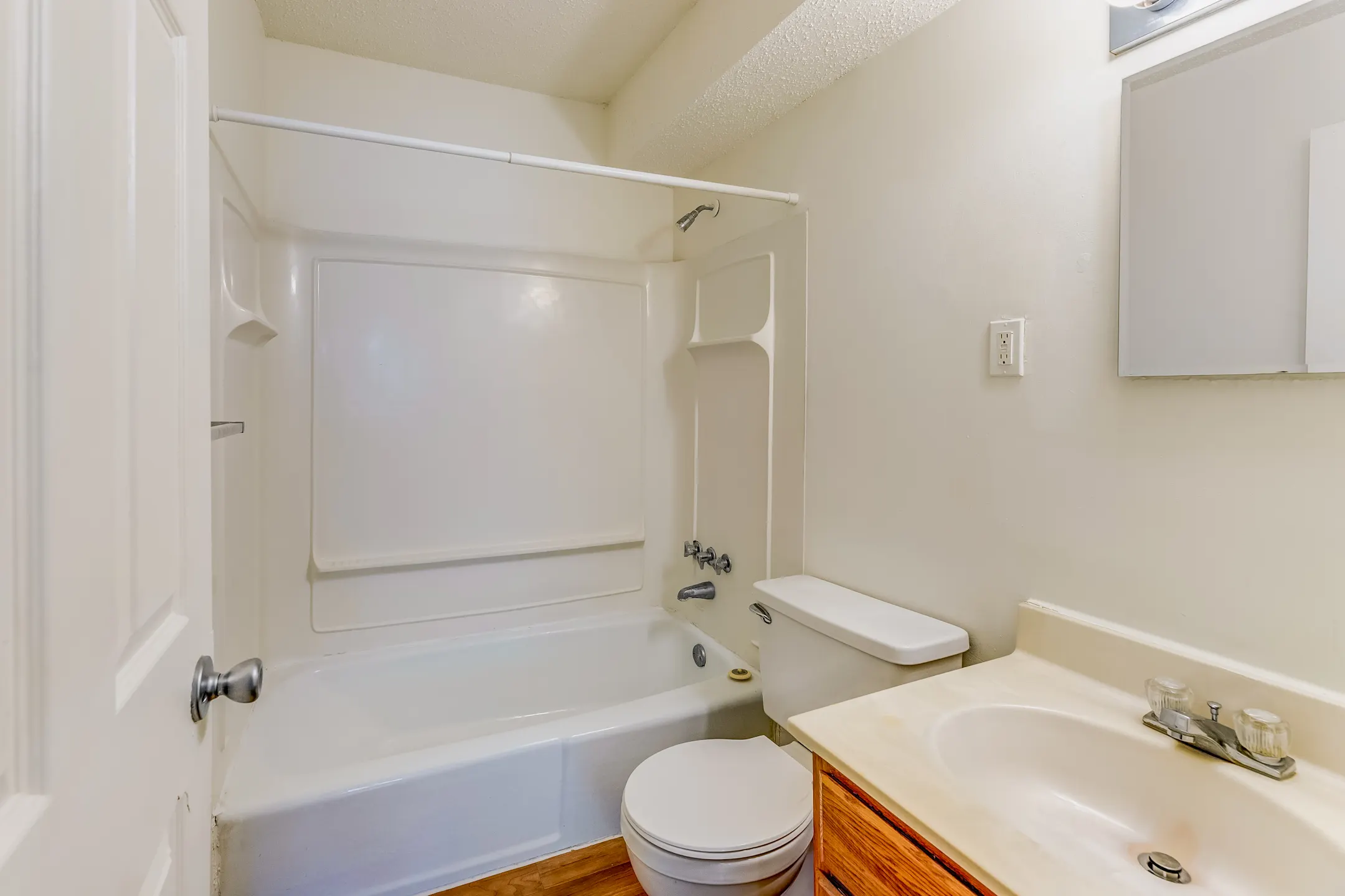 Bathroom - Century Oaks - Saint Paul, MN