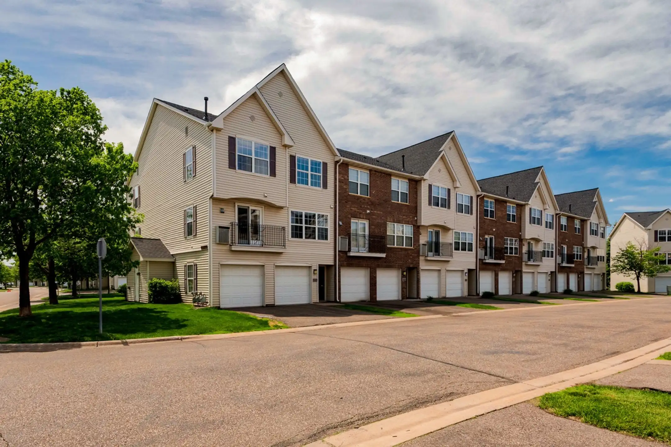 Building - Woodbury Park at City Centre - Saint Paul, MN