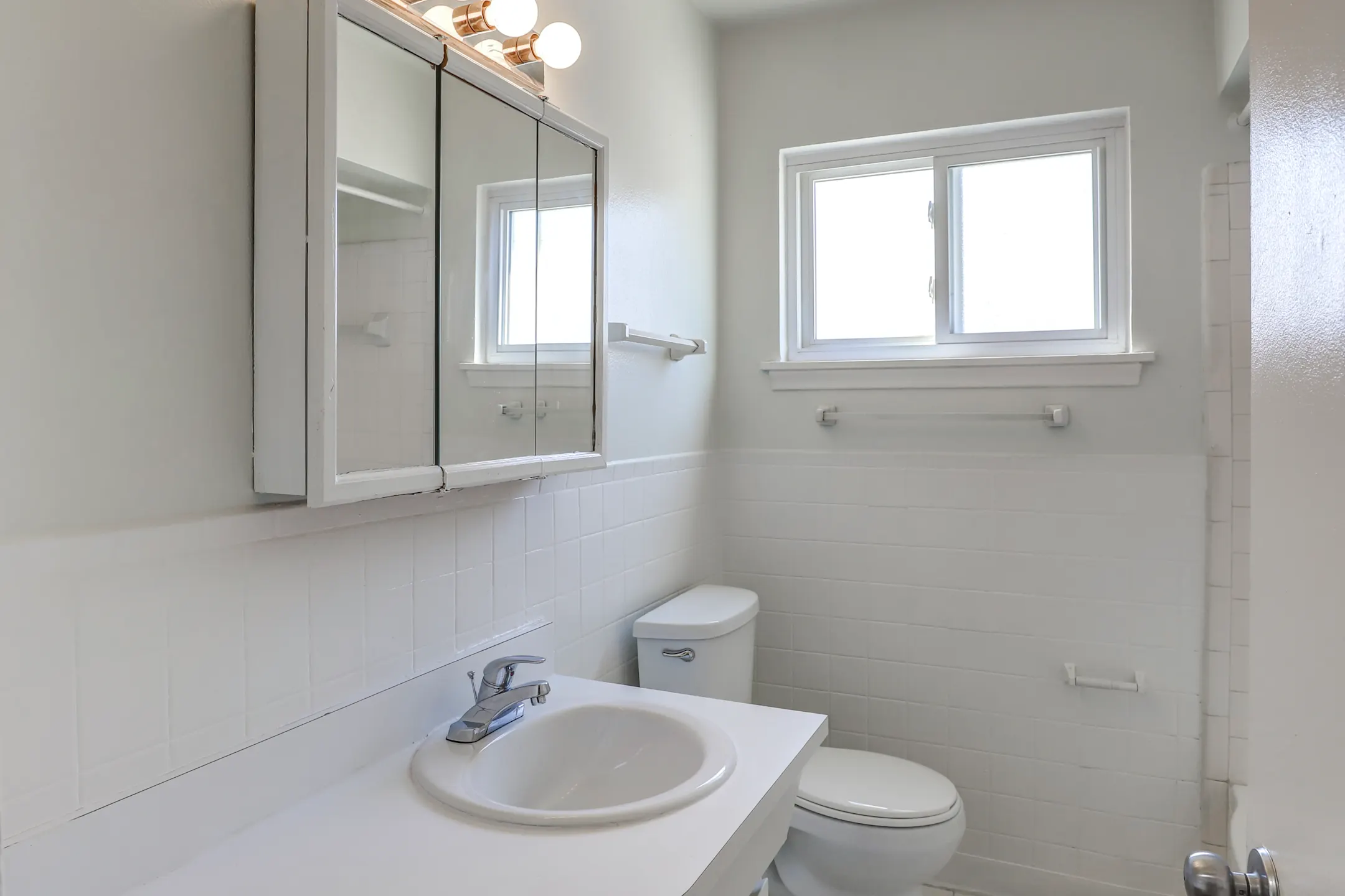 Campbell Row Apartments 2603 N Campbell Rd Royal Oak, MI Apartments