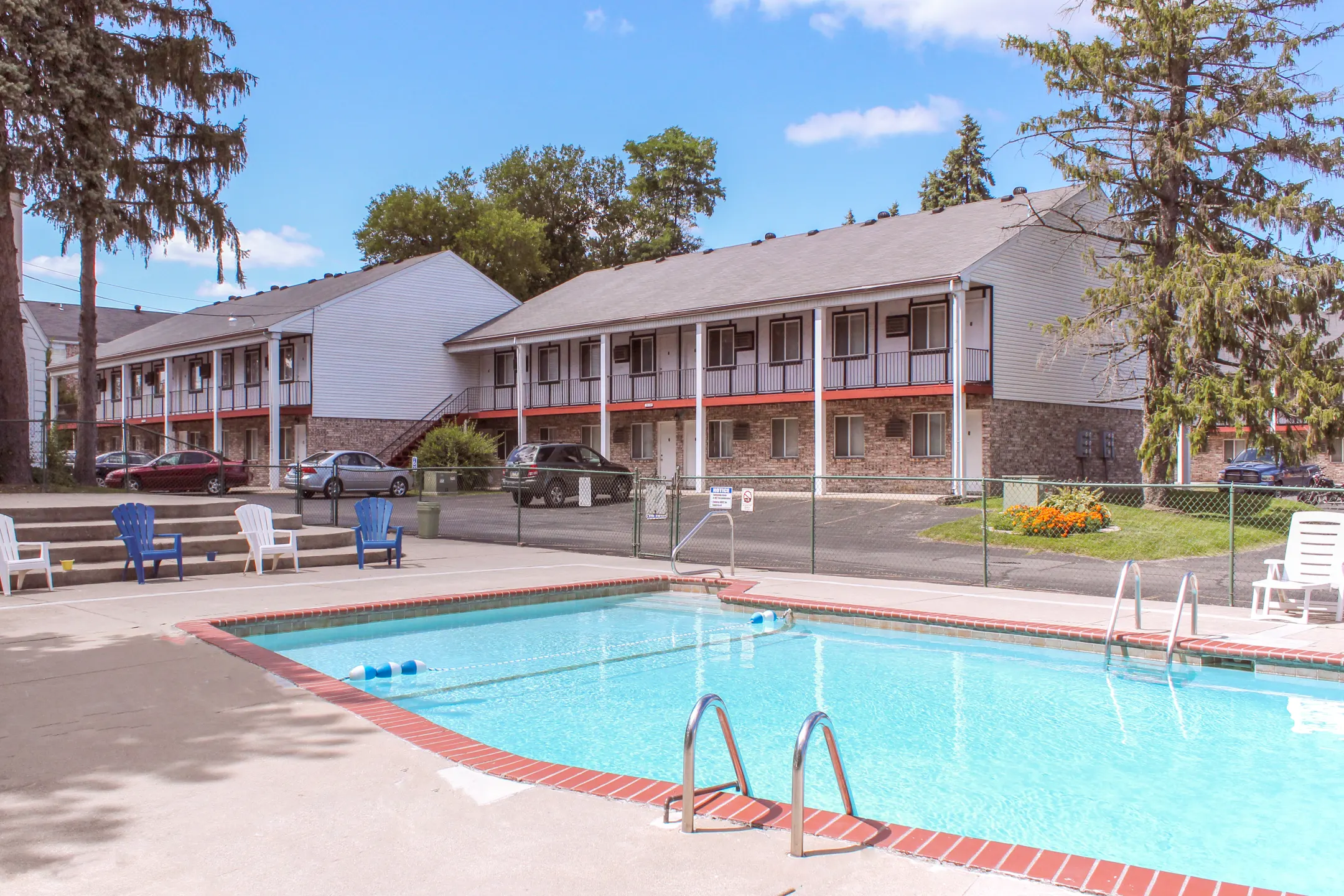 Pool - Oak Hill Apartments - Maumee, OH