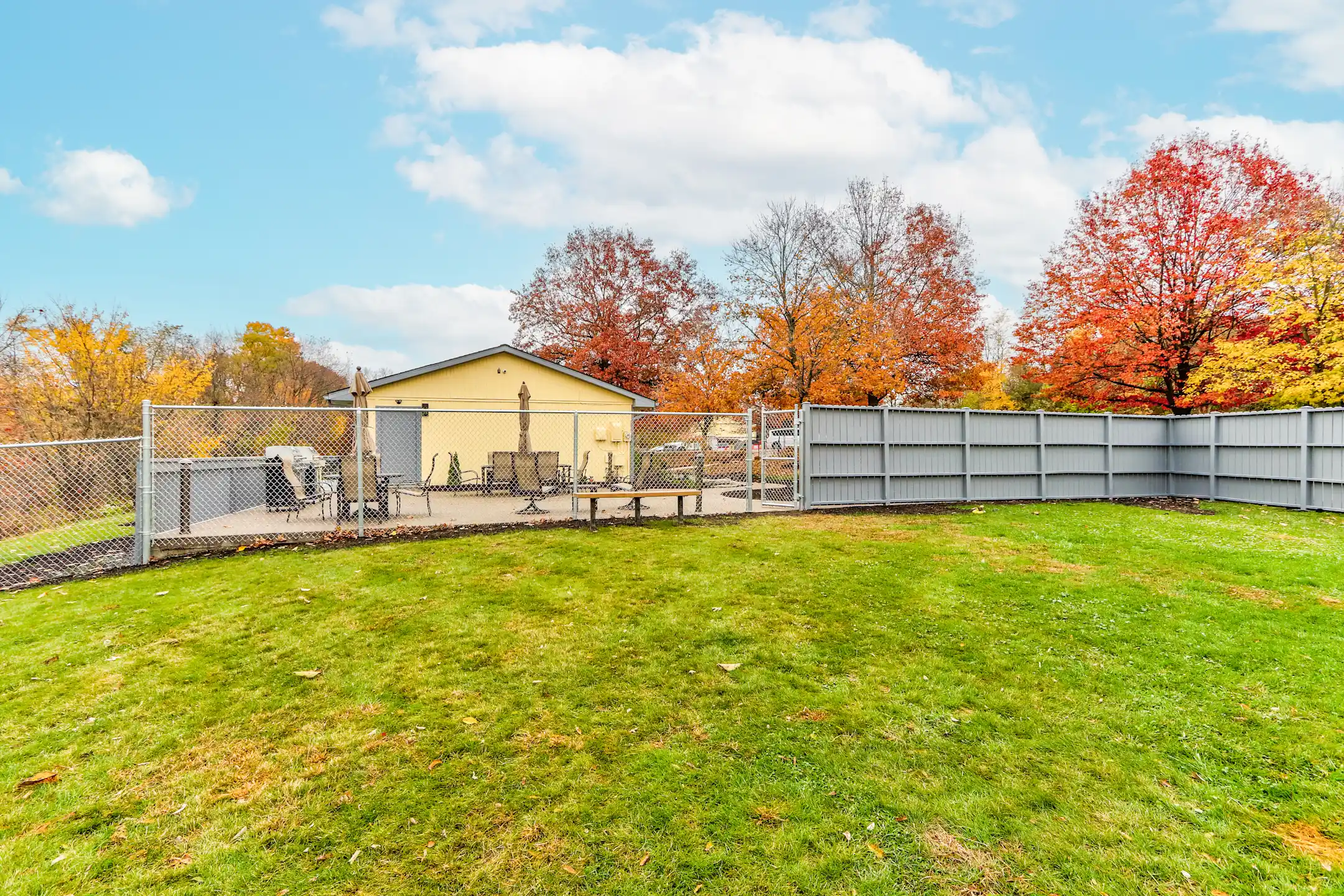 OakWood Park Apartments Oakdale, PA 15071