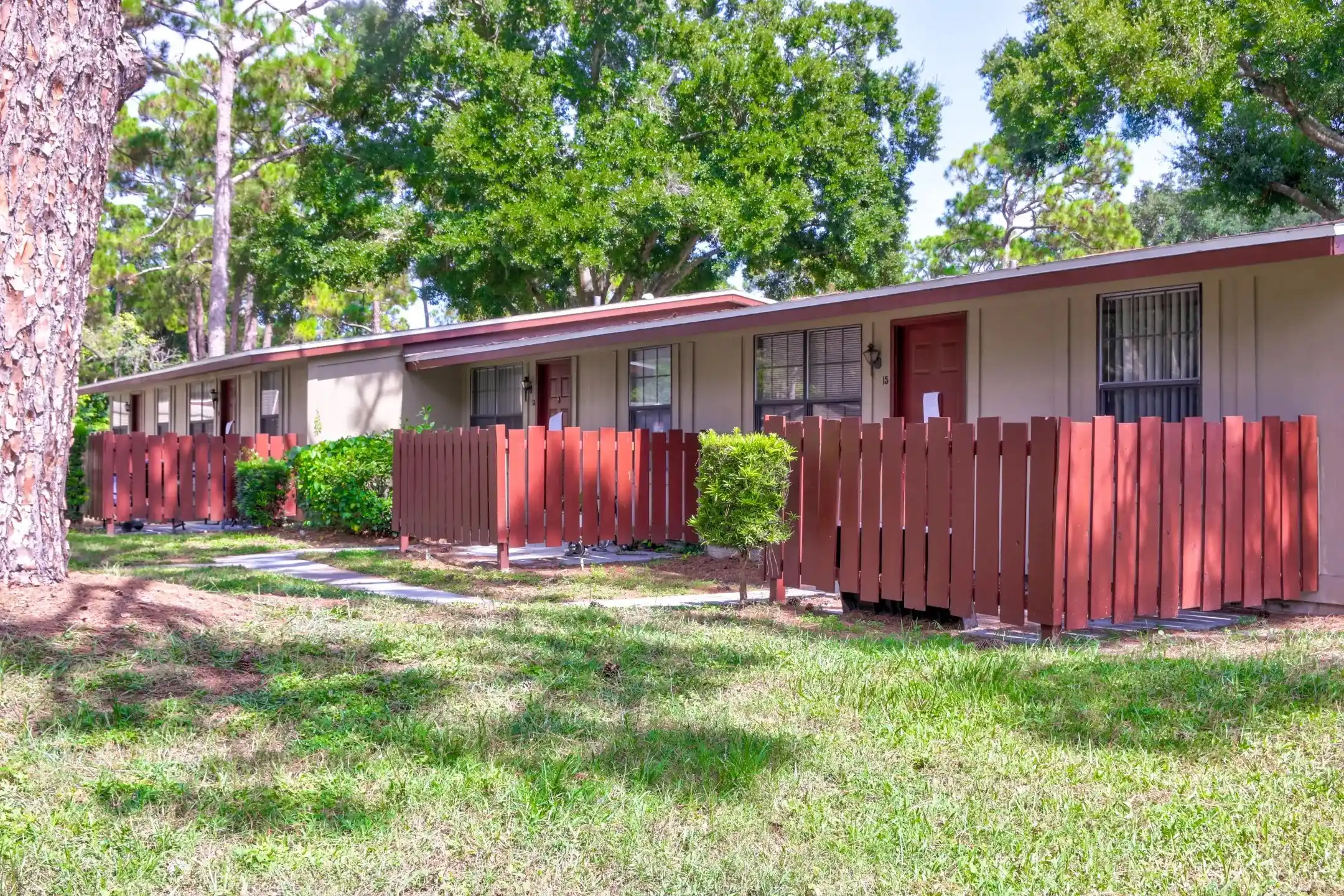 Building - Camellia Court - Daytona Beach, FL
