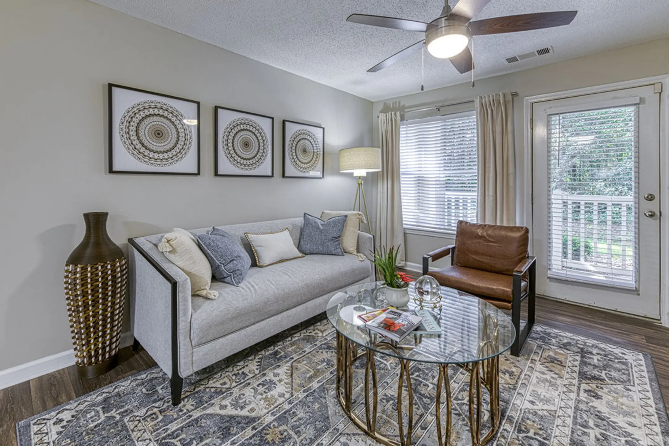 Living Room - The Glen at Lanier Crossing - Stockbridge, GA