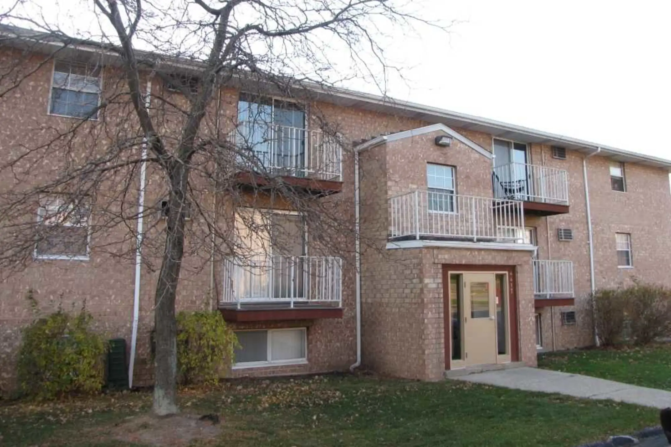 Building - Laurel Hills Apartments - Brunswick, OH